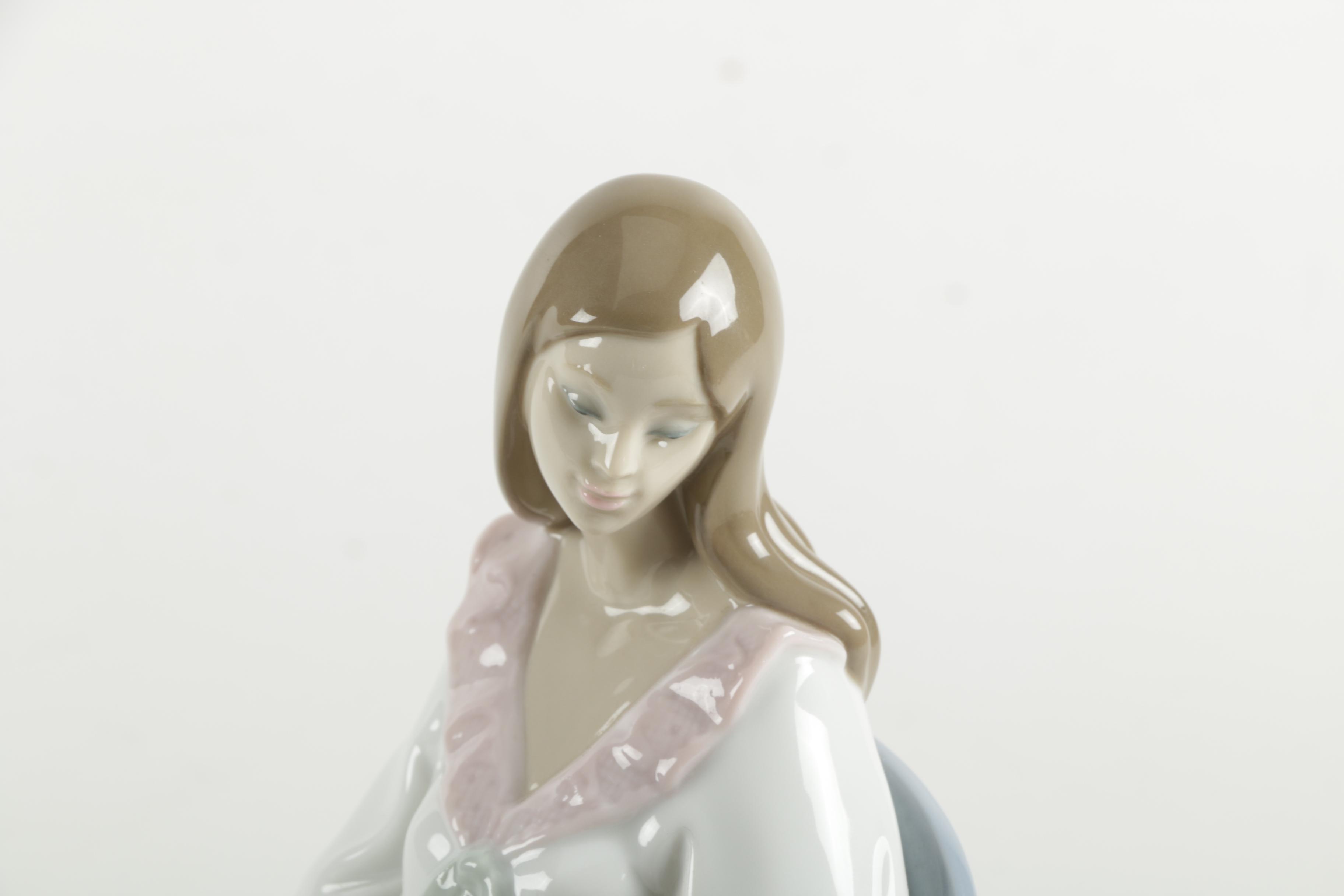 LLADRO Porcelain Figurine of Woman Holding Child