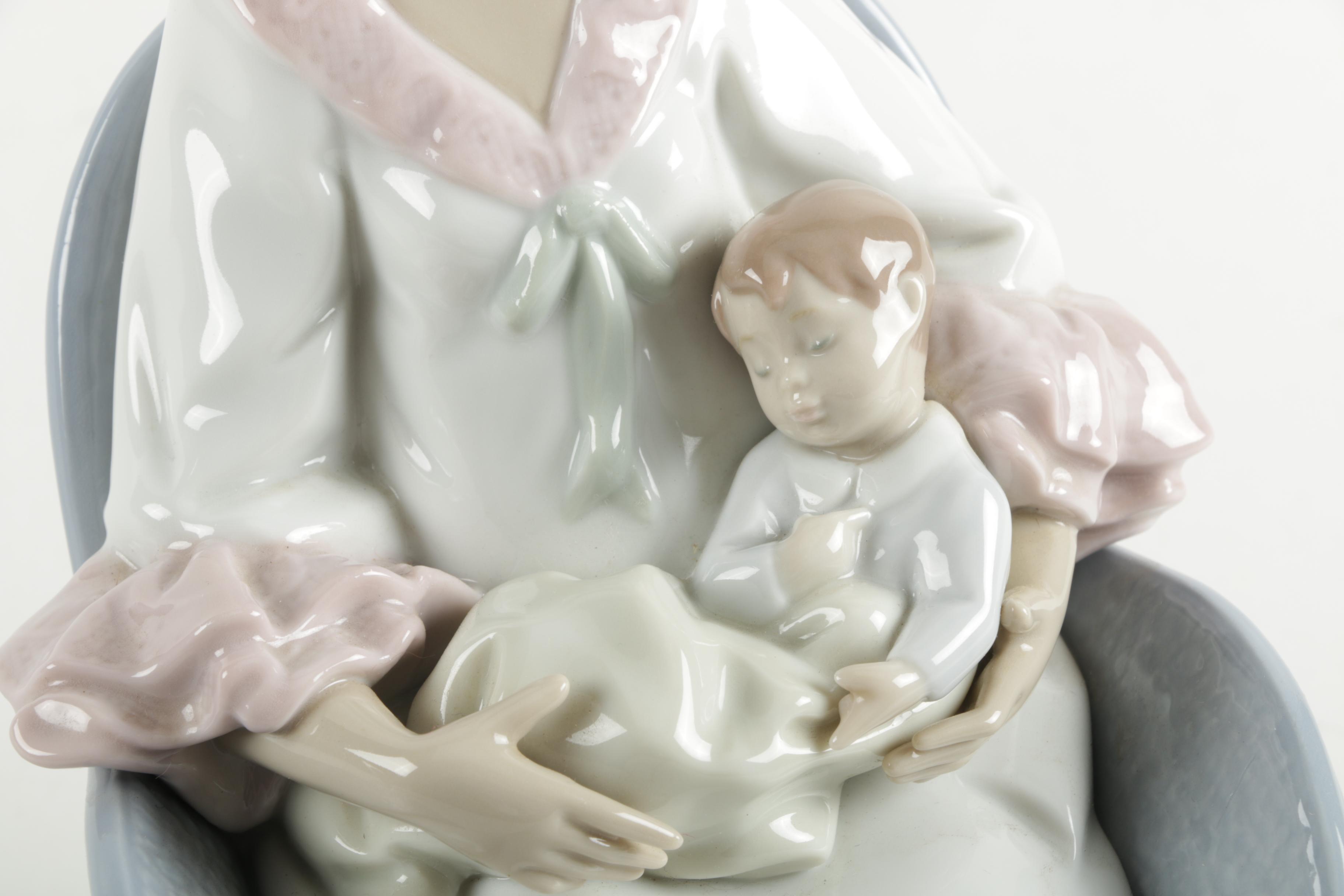 LLADRO Porcelain Figurine of Woman Holding Child