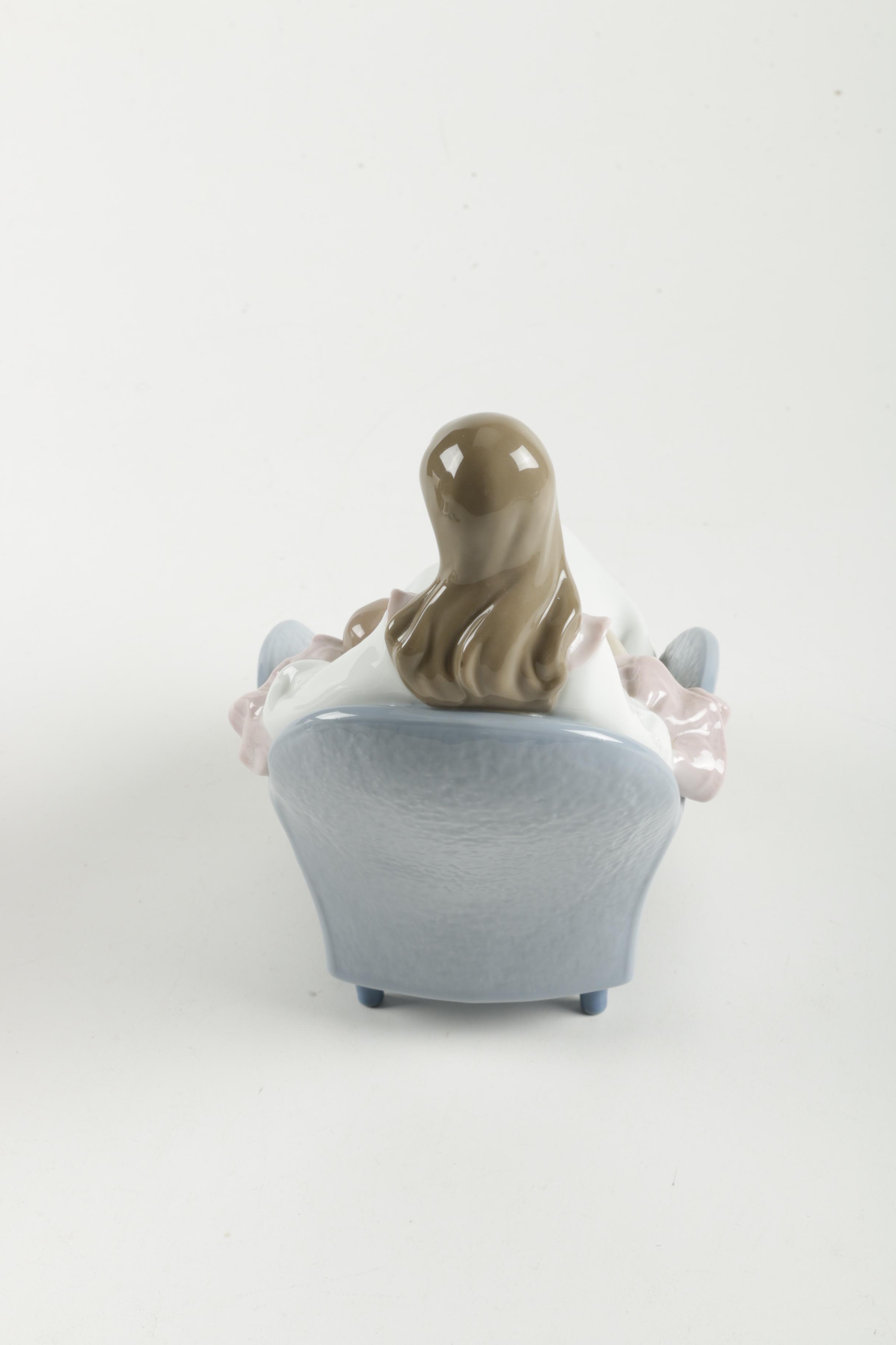 LLADRO Porcelain Figurine of Woman Holding Child
