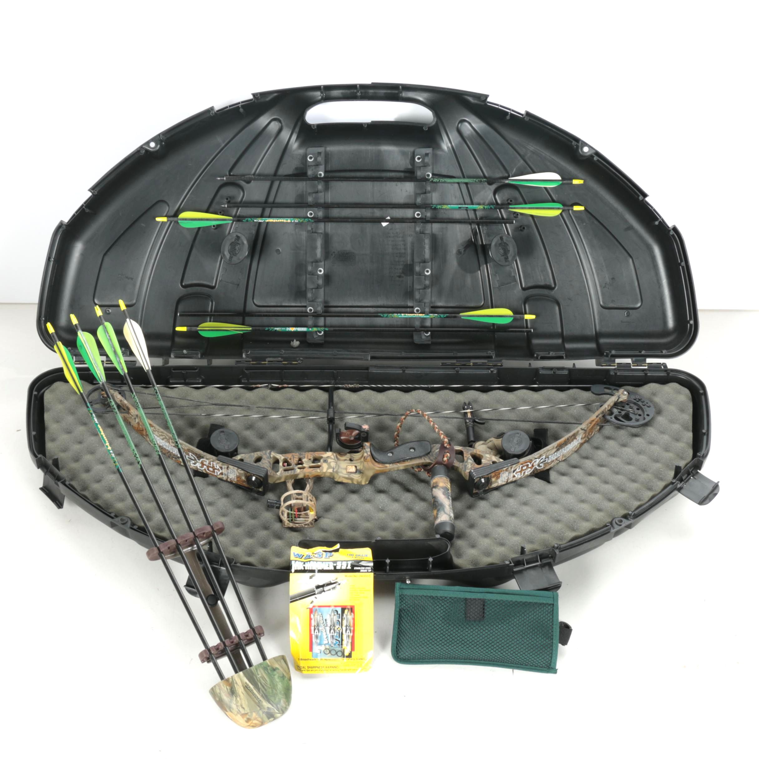 PSE Diamondback Compound Bow with Arrows and Case