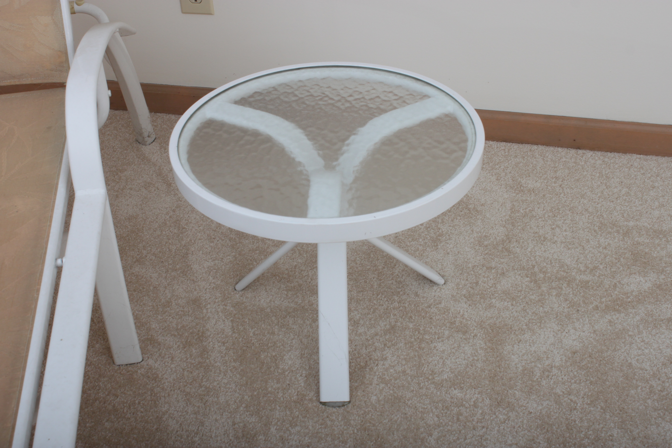 Tropitone Patio Lounge Chair and Side Table