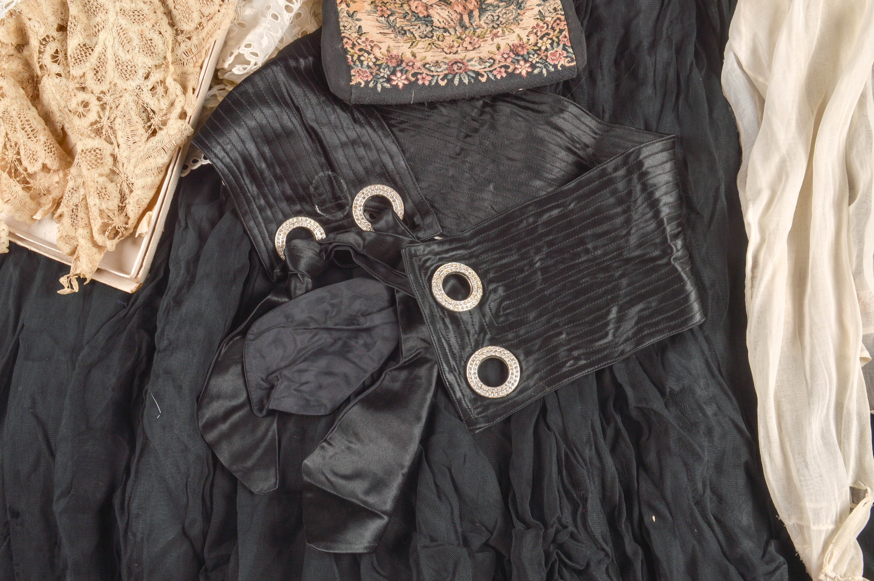 Women's Victorian Clothing