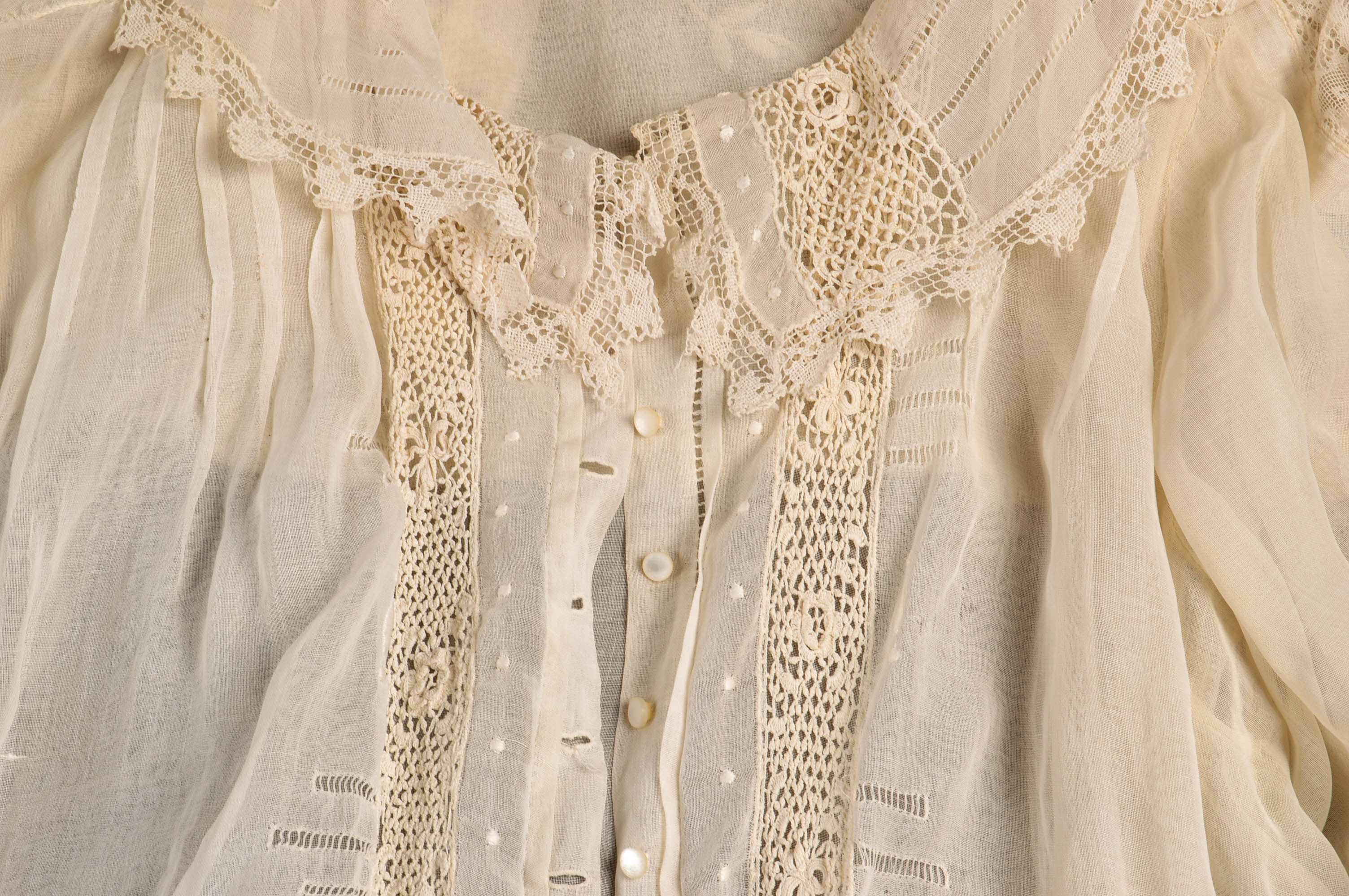 Women's Victorian Clothing