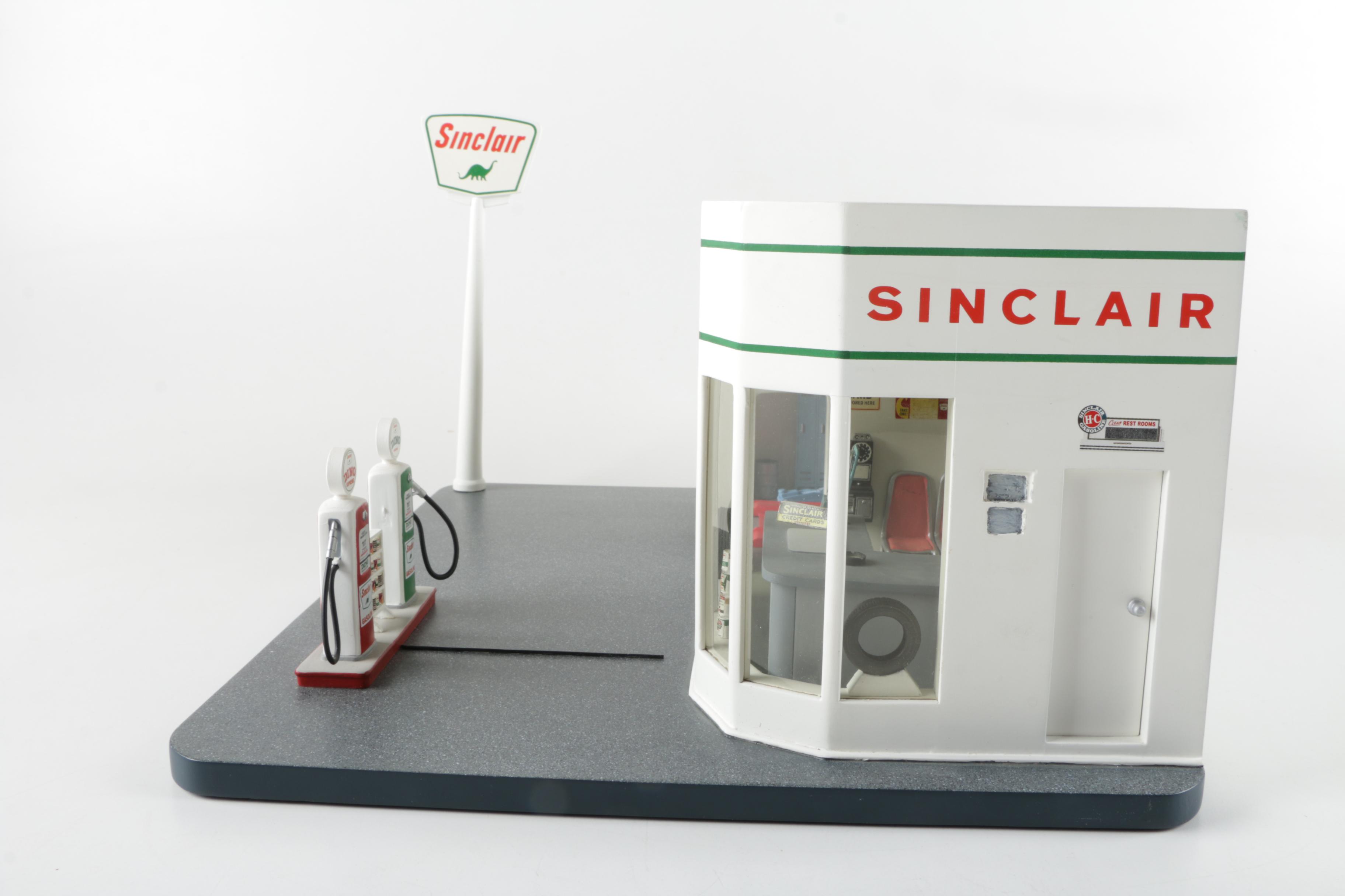 Danbury Mint 1:24-Scale Sinclair Gas Station Display