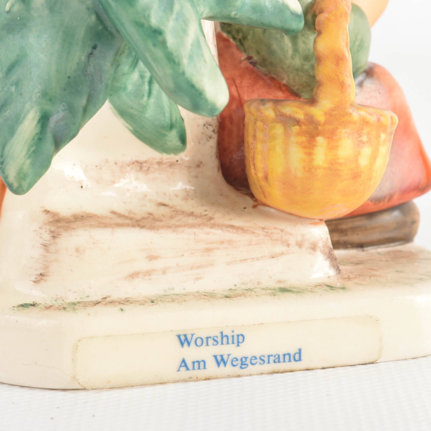 Goebel Hummel "Worship Am Wegesrand" Figurine