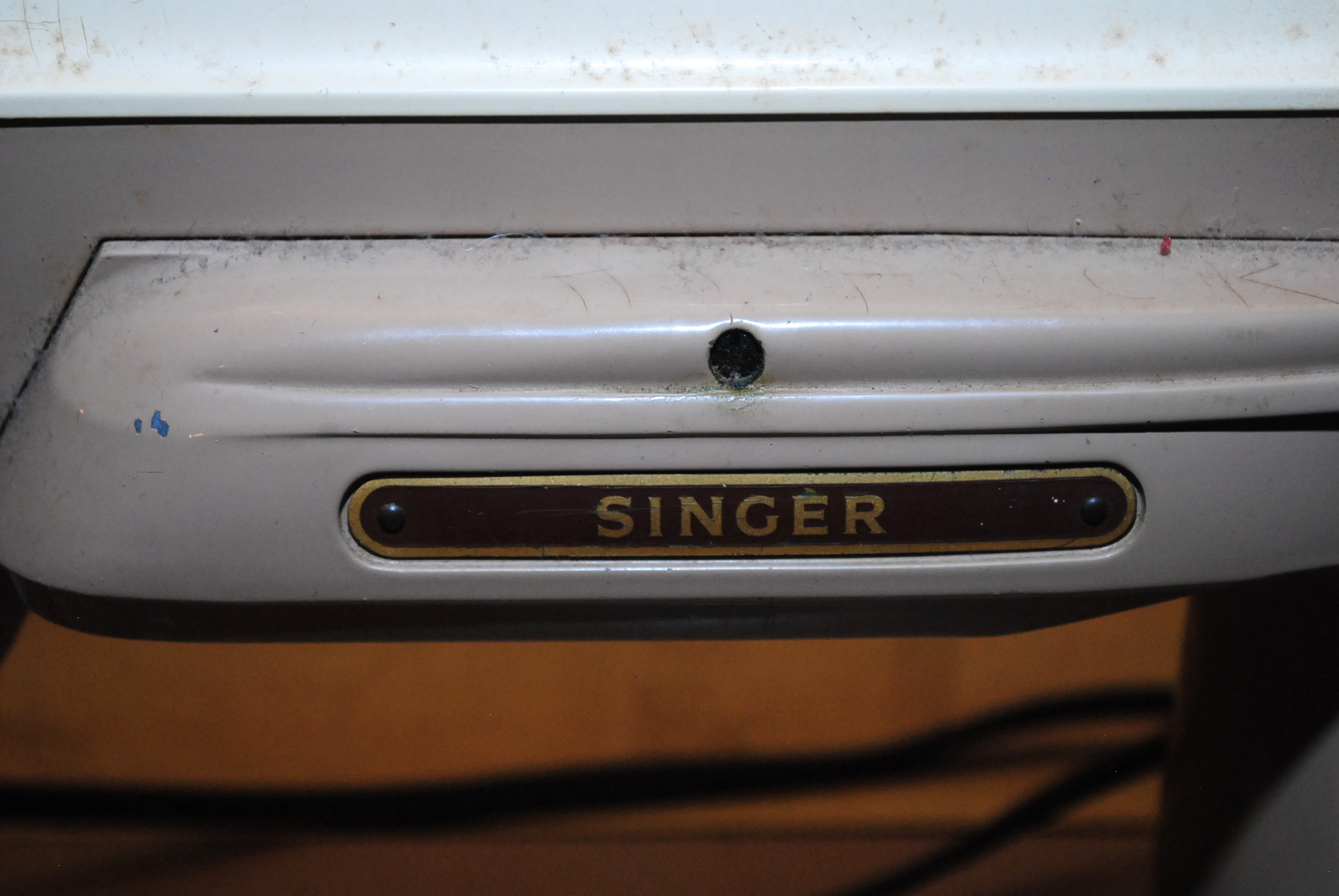 Vintage Singer Sewing Machine and Table