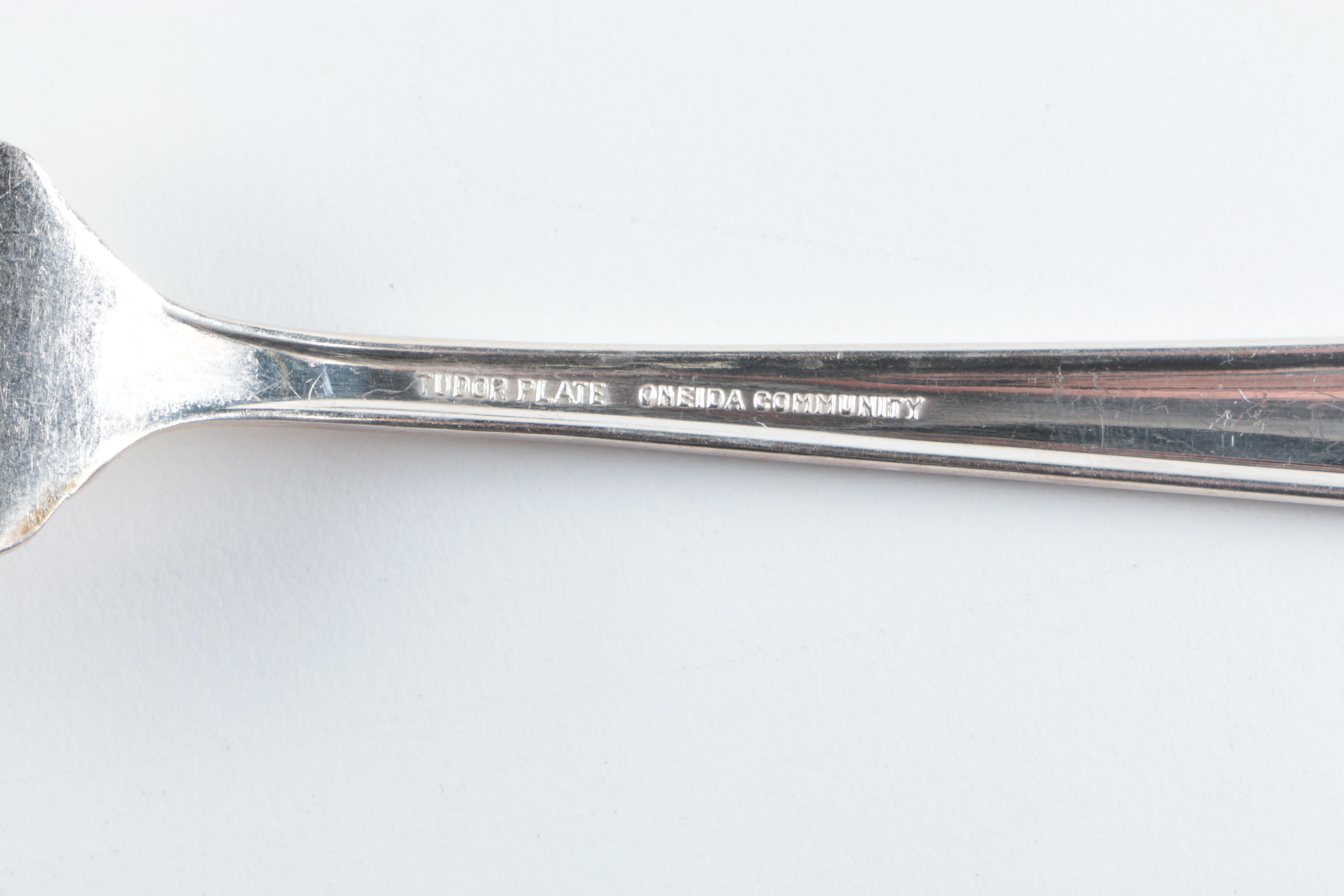 Oneida Community Tudor Plate "Elaine" Silver Plated Flatware Set