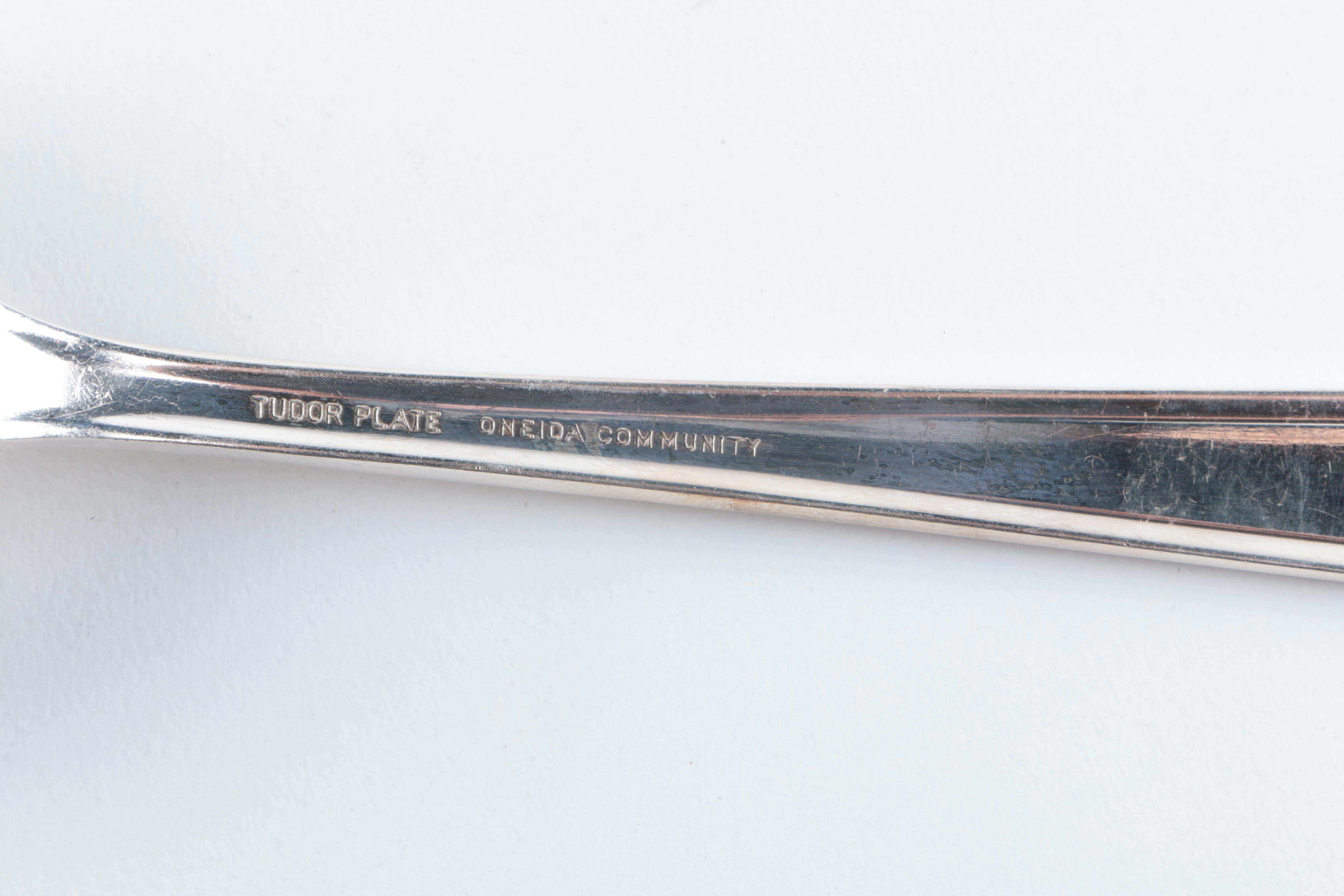 Oneida Community Tudor Plate "Elaine" Silver Plated Flatware Set