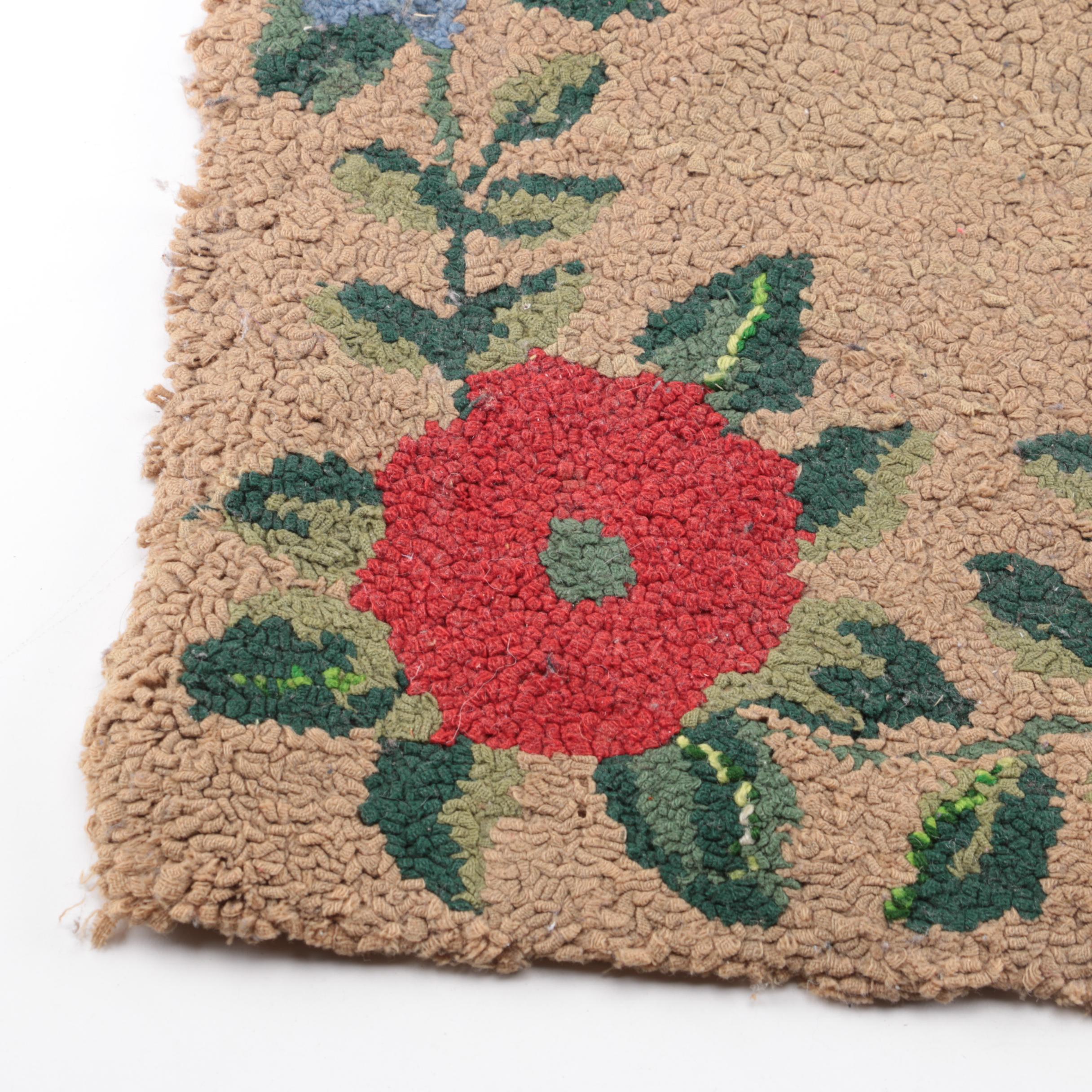 Hand Hooked Floral Accent Rug