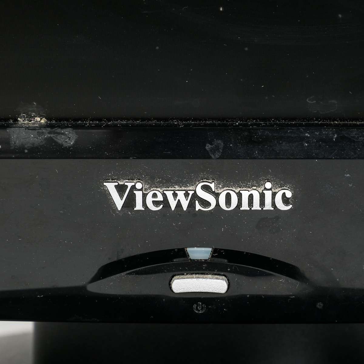 HP Desktop Pavillion 500PC Computer with Viewsonic Windows Screen