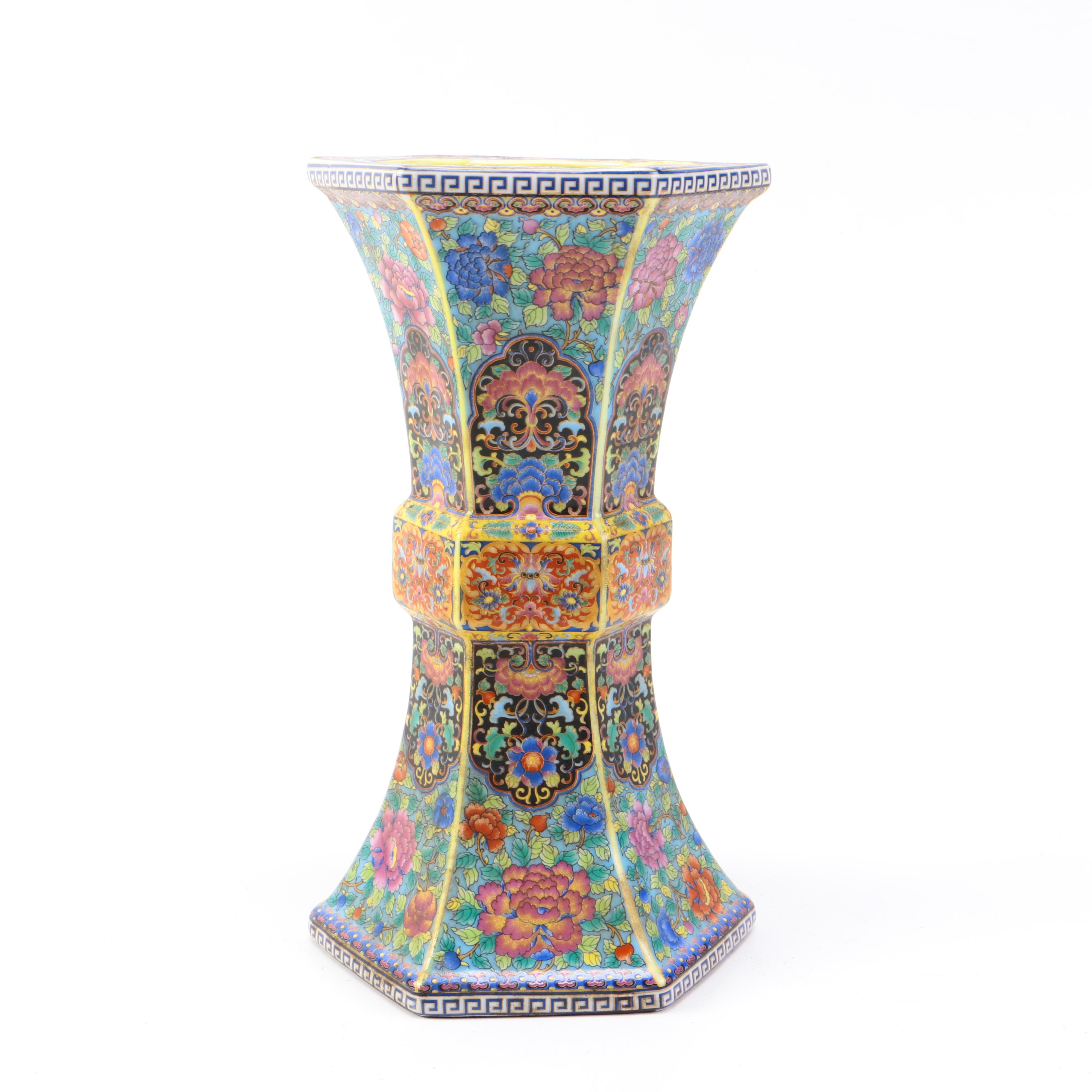 Chinese Decorative Ceramic Vase