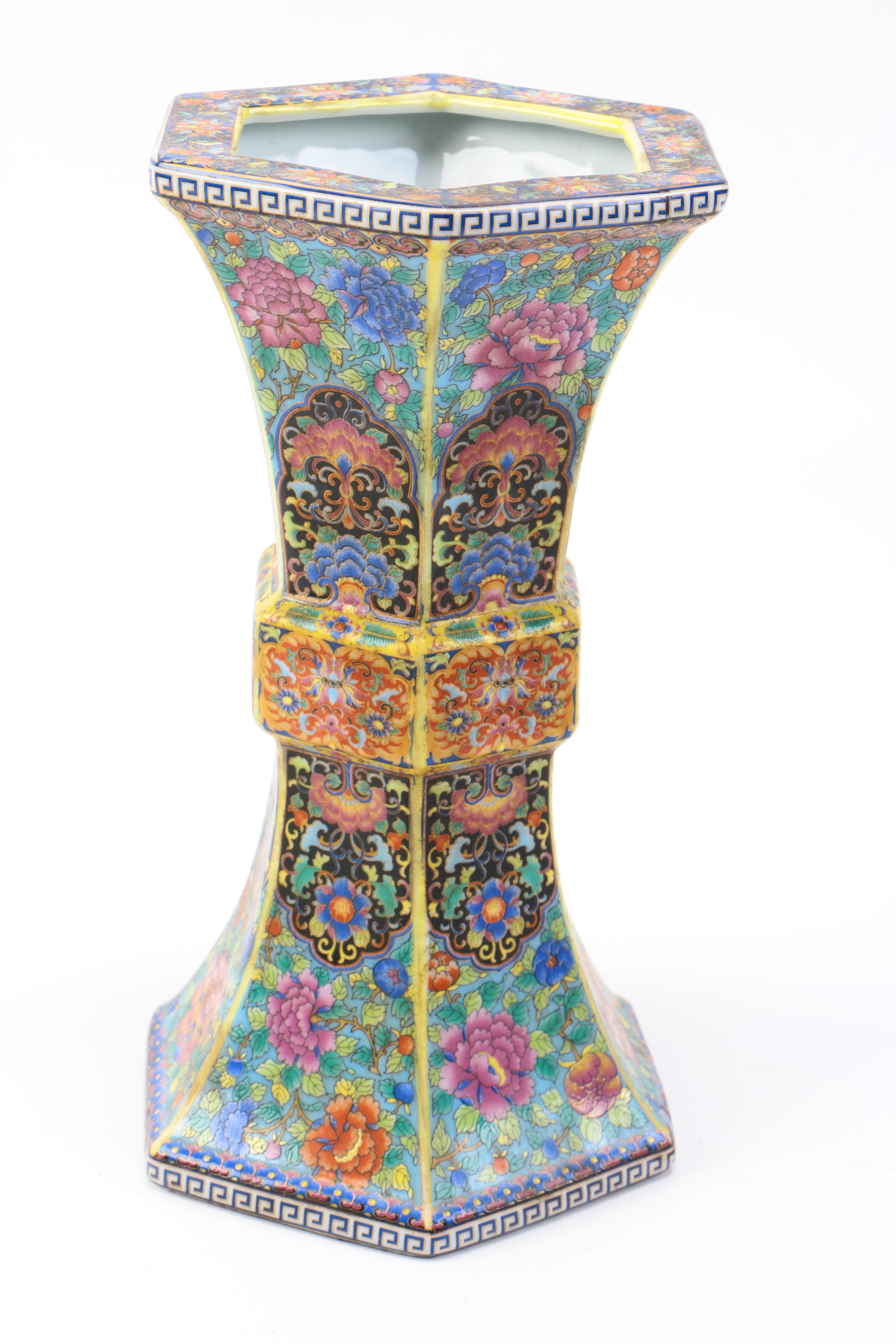 Chinese Decorative Ceramic Vase