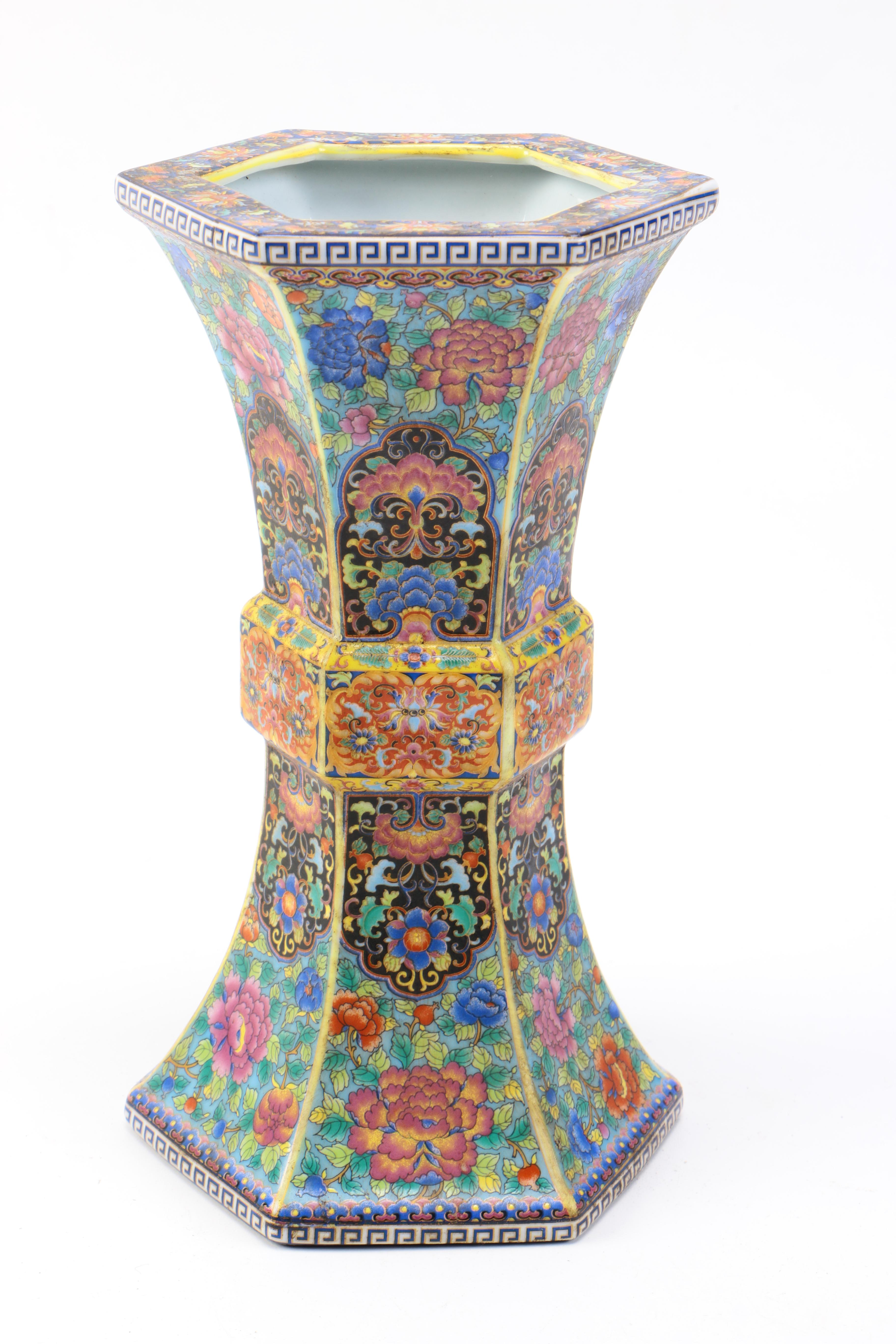 Chinese Decorative Ceramic Vase