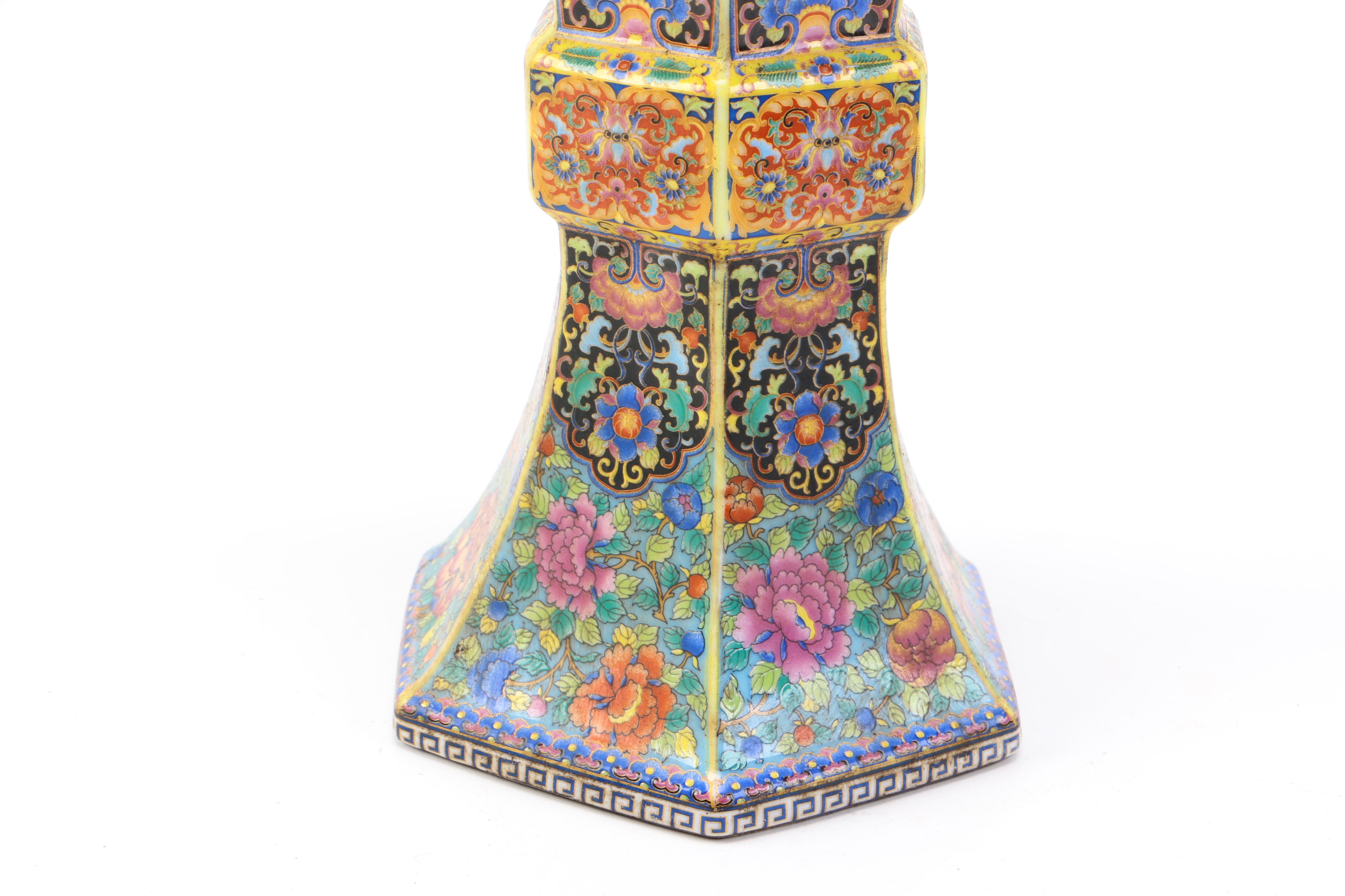 Chinese Decorative Ceramic Vase