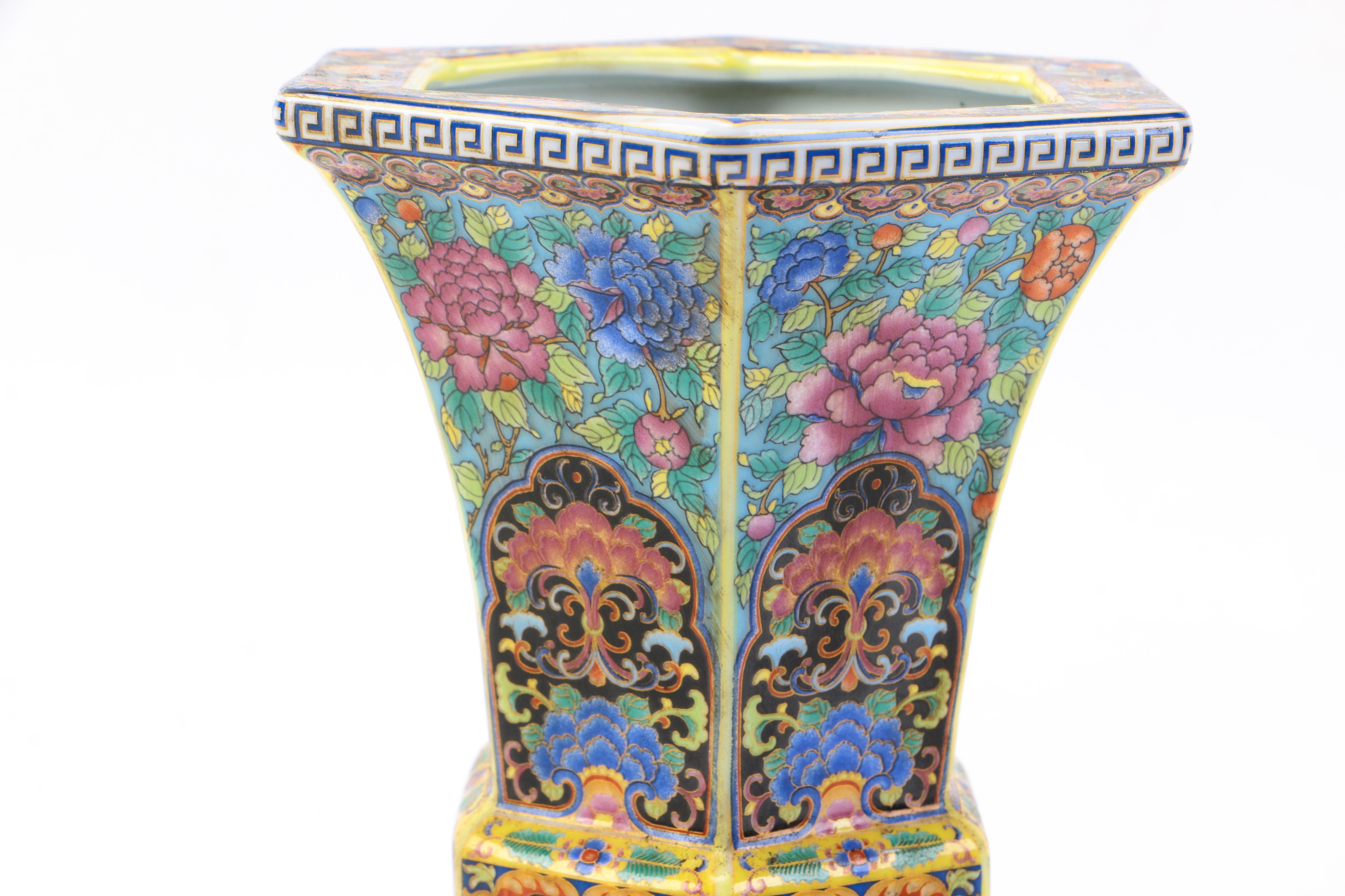 Chinese Decorative Ceramic Vase