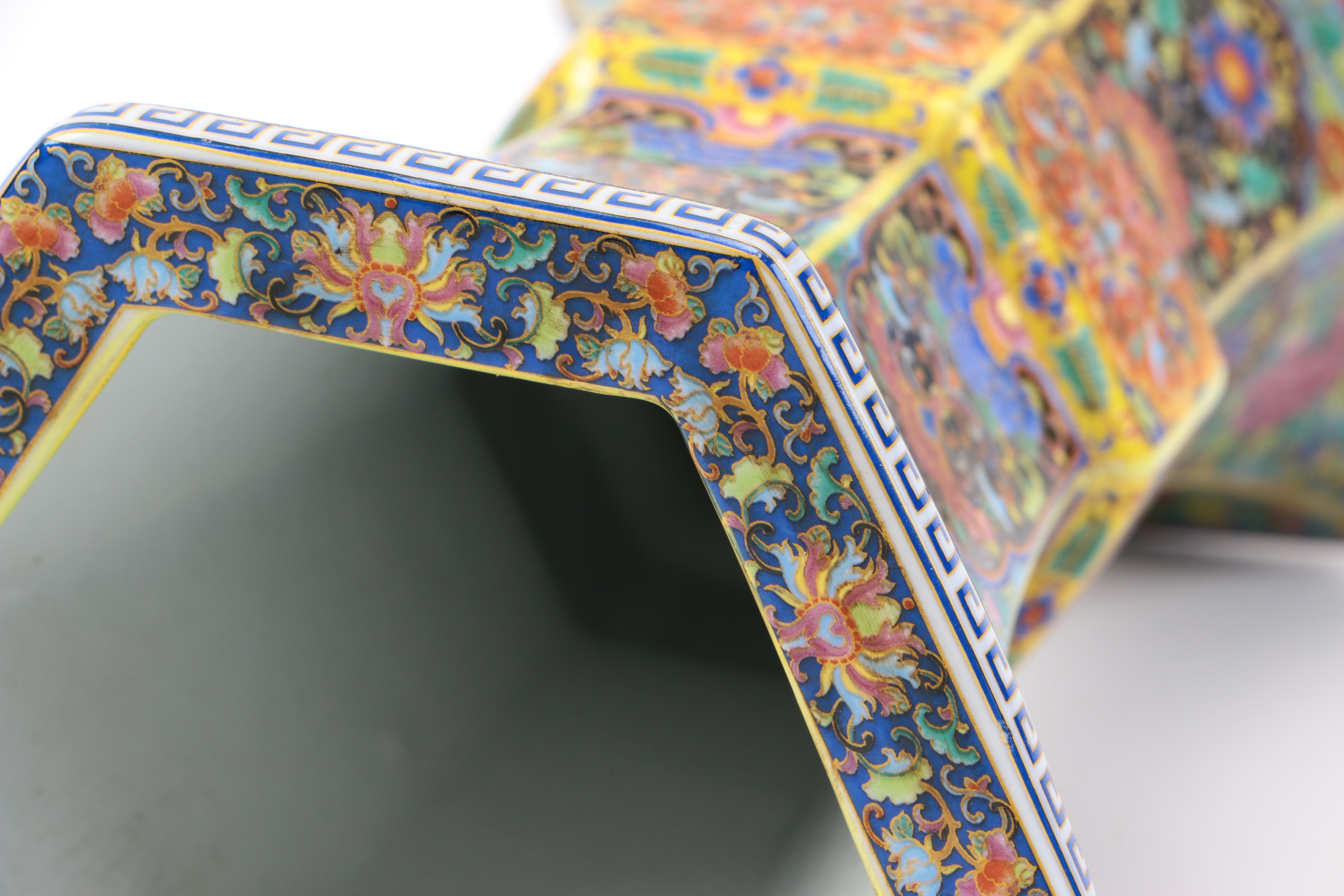 Chinese Decorative Ceramic Vase