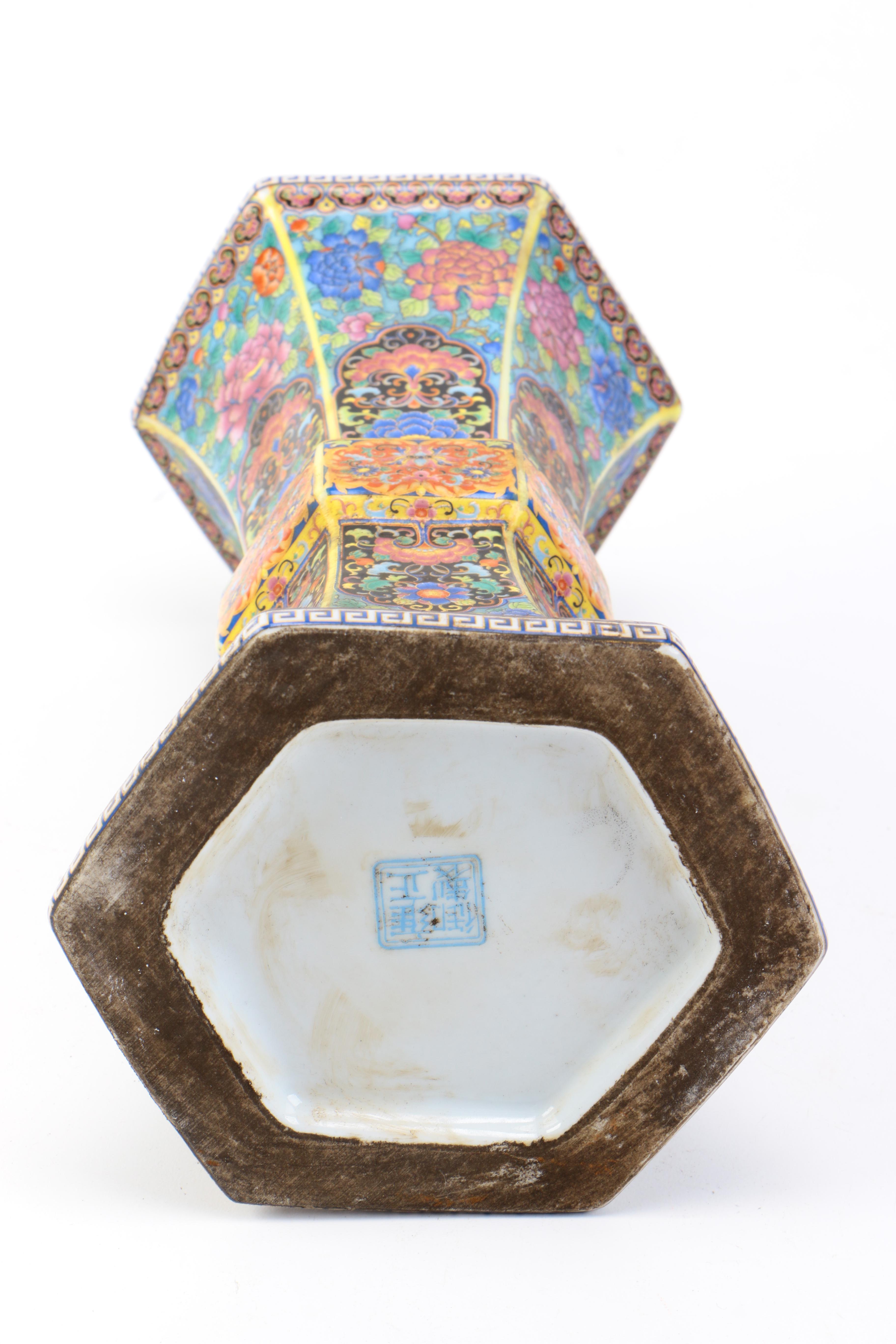 Chinese Decorative Ceramic Vase