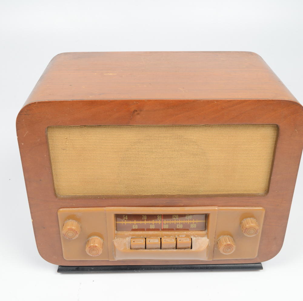 Vintage Sears Roebuck Silvertone Radio