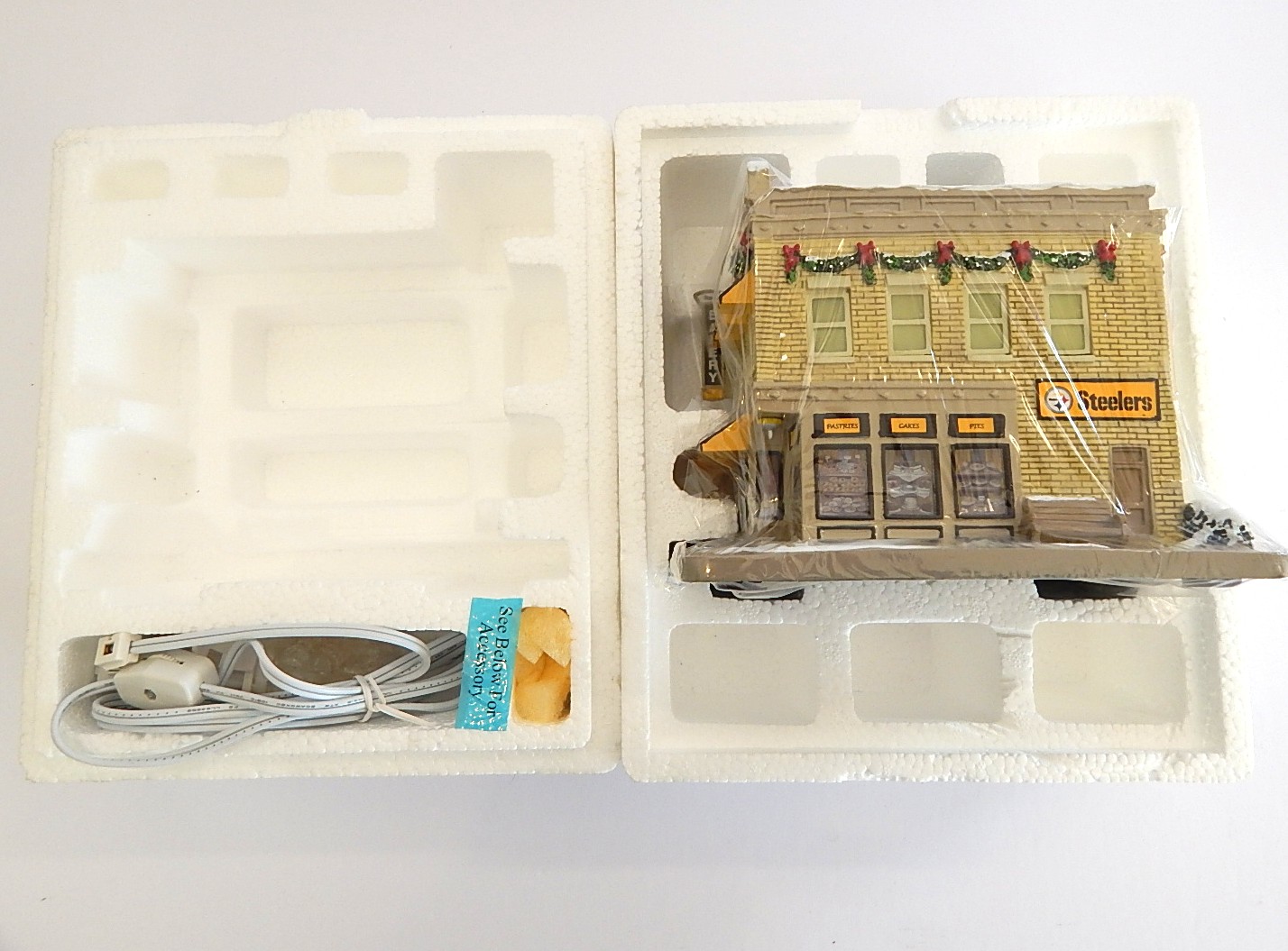 Hawthorne Village NFL Pittsburgh "Steelers Bakery" Christmas Village