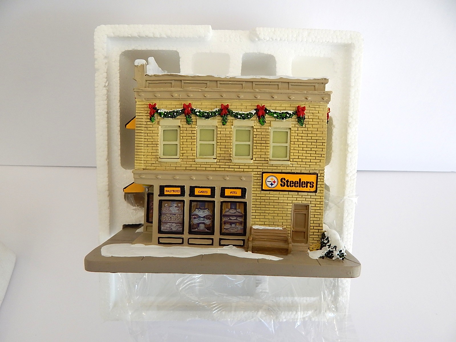 Hawthorne Village NFL Pittsburgh "Steelers Bakery" Christmas Village