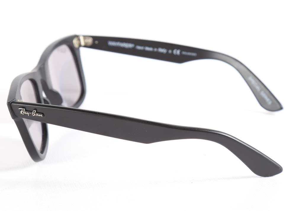 Ray-Ban Wayfarer Sunglasses