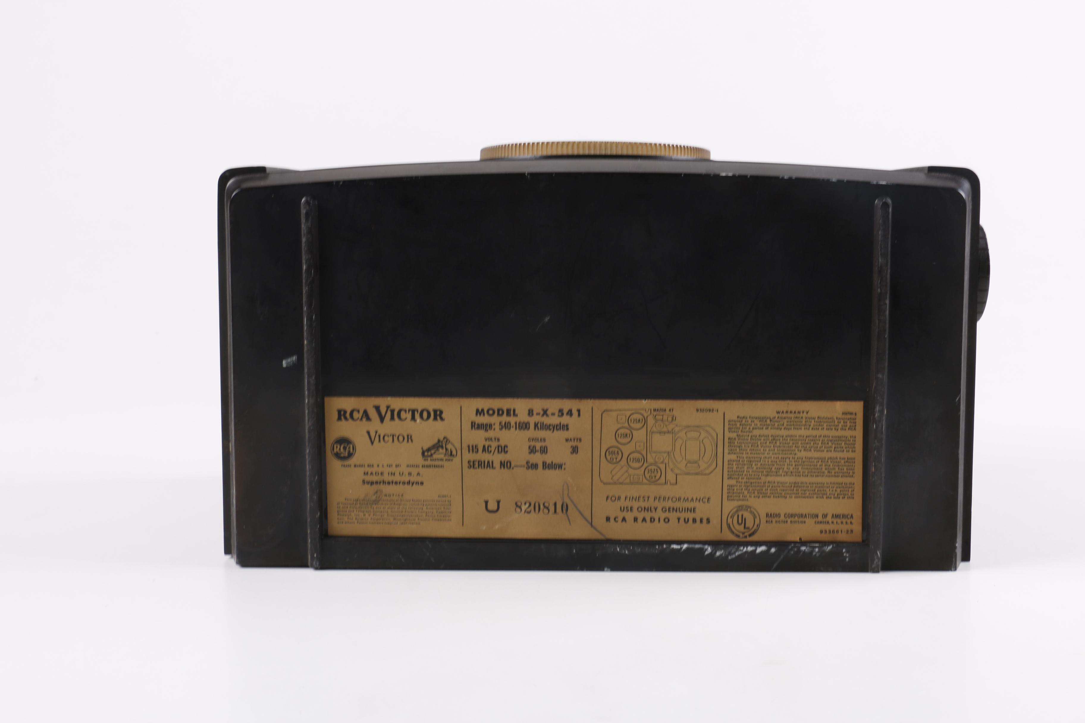 Vintage RCA Victor Model 8-X-541 Bakelite Radio