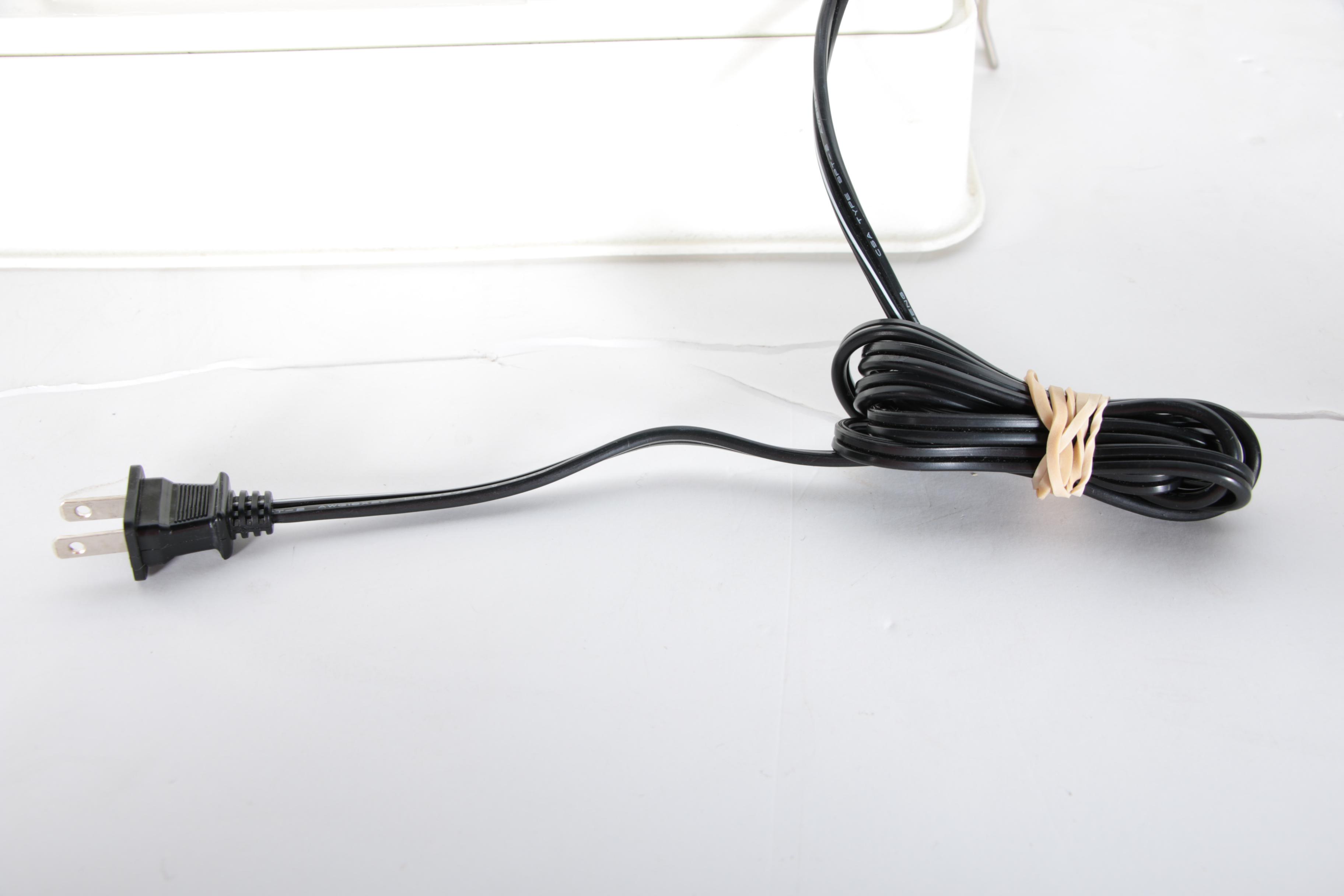 Vintage 25-Pattern Singer Sewing Machine