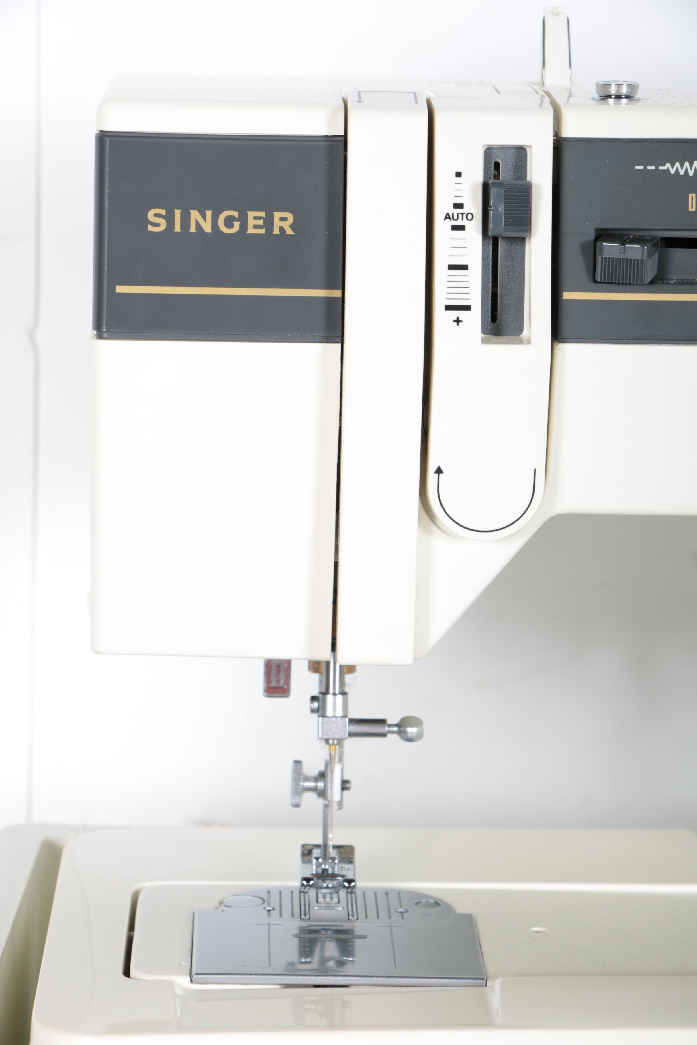 Vintage 25-Pattern Singer Sewing Machine