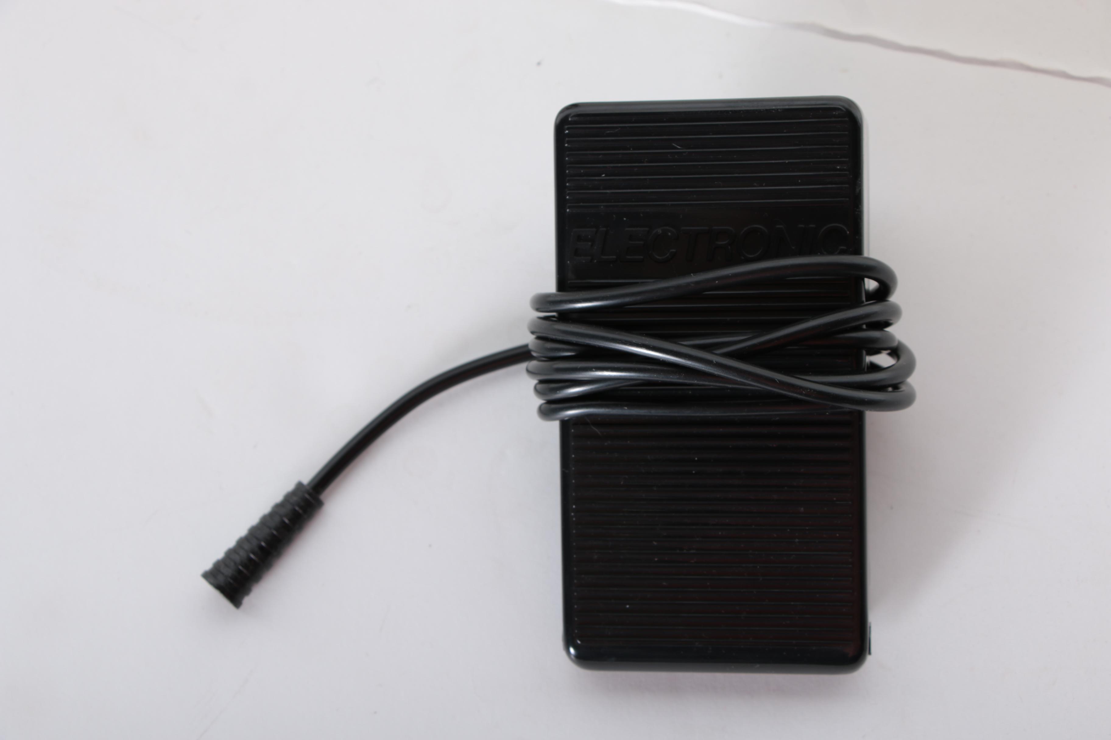 Vintage 25-Pattern Singer Sewing Machine