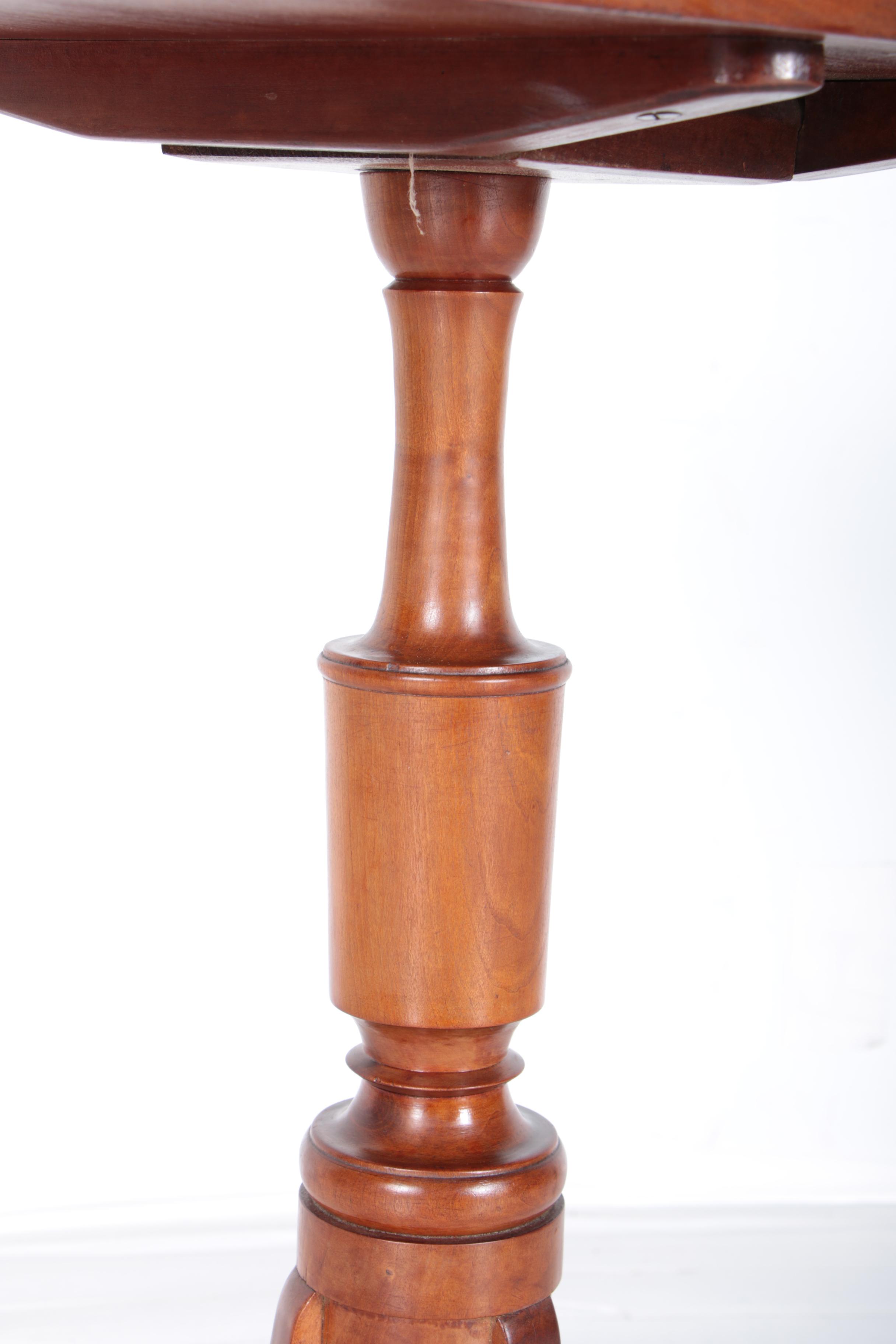 Federal Style Tilt-Top Candlestand in Cherry