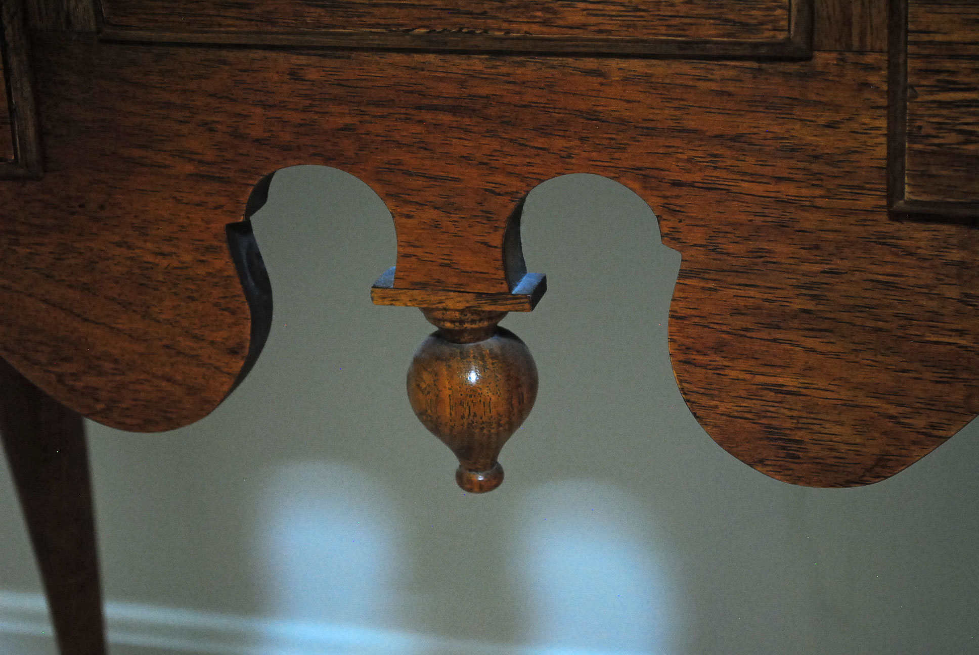 Vintage Queen Anne Style Oak Entry Table by Thomasville