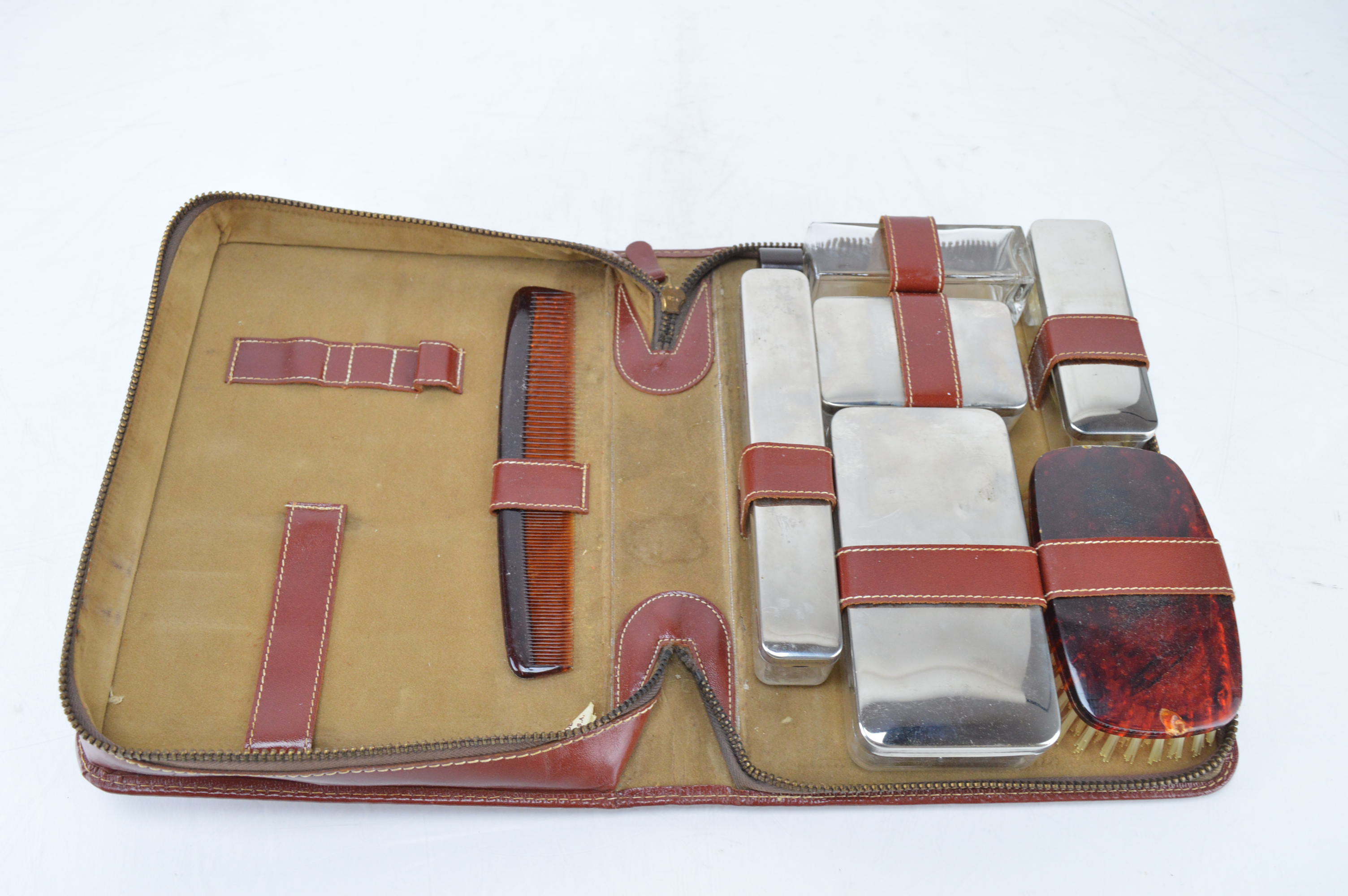 Vintage Men's Toiletry Kit