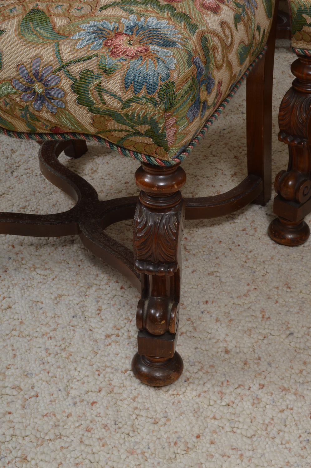 Jacobean Style Expandable Dining Room Table with Dining Chairs