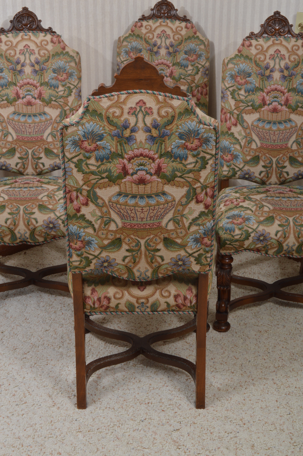 Jacobean Style Expandable Dining Room Table with Dining Chairs