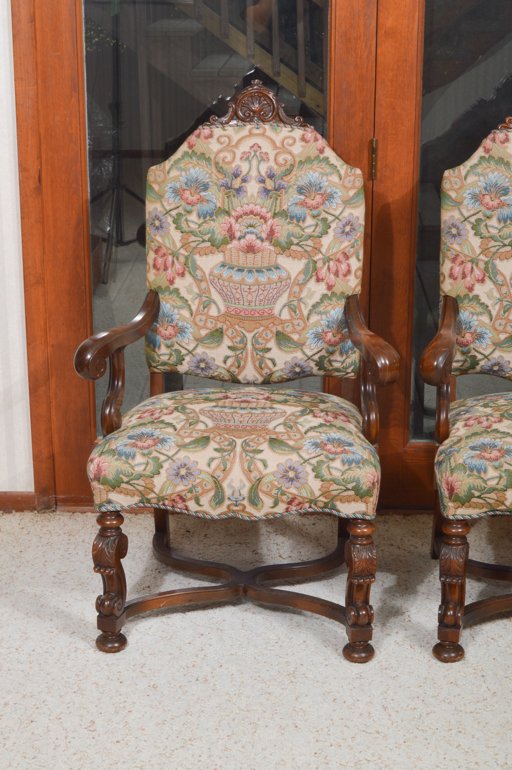 Jacobean Style Expandable Dining Room Table with Dining Chairs