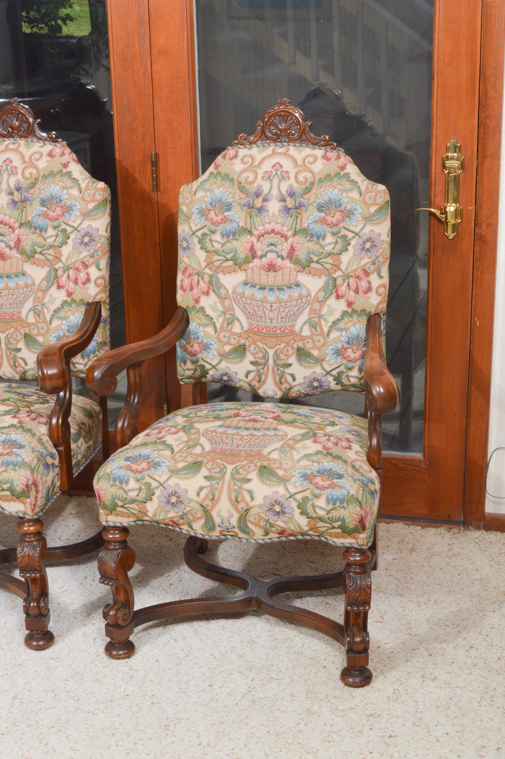 Jacobean Style Expandable Dining Room Table with Dining Chairs