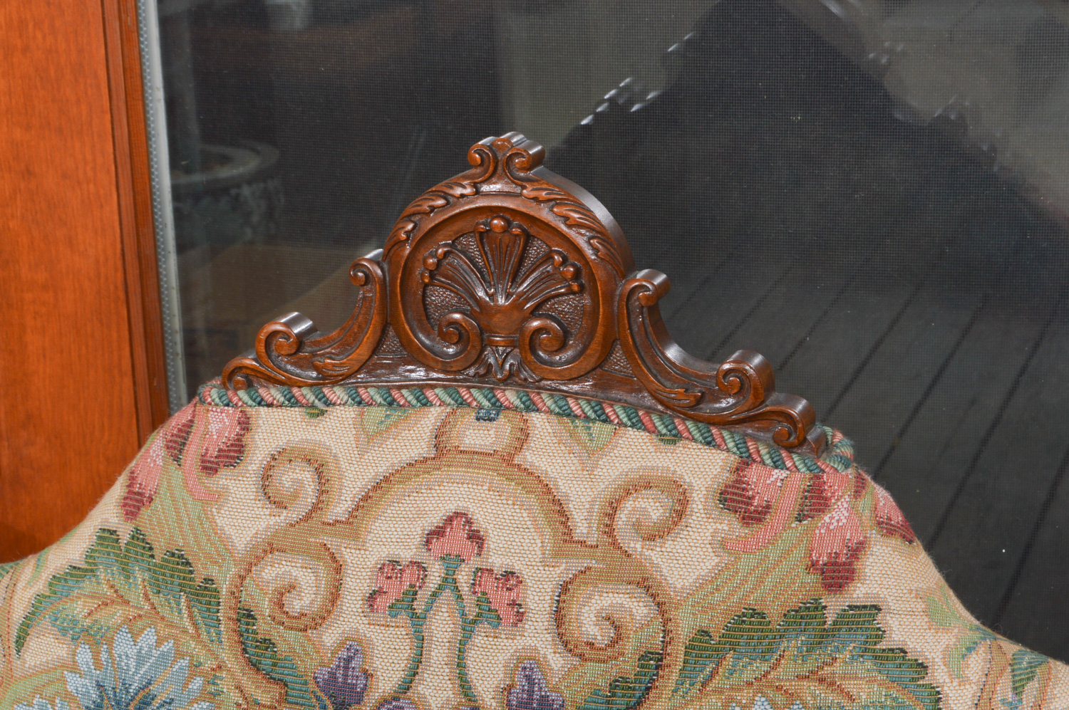 Jacobean Style Expandable Dining Room Table with Dining Chairs