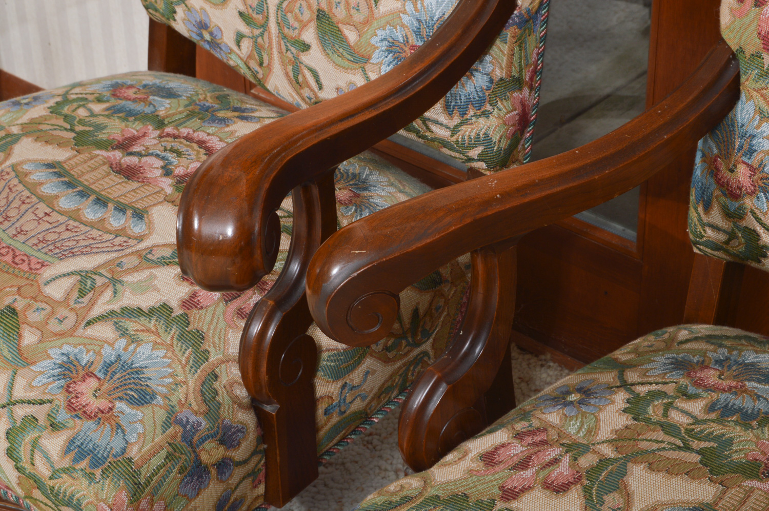 Jacobean Style Expandable Dining Room Table with Dining Chairs