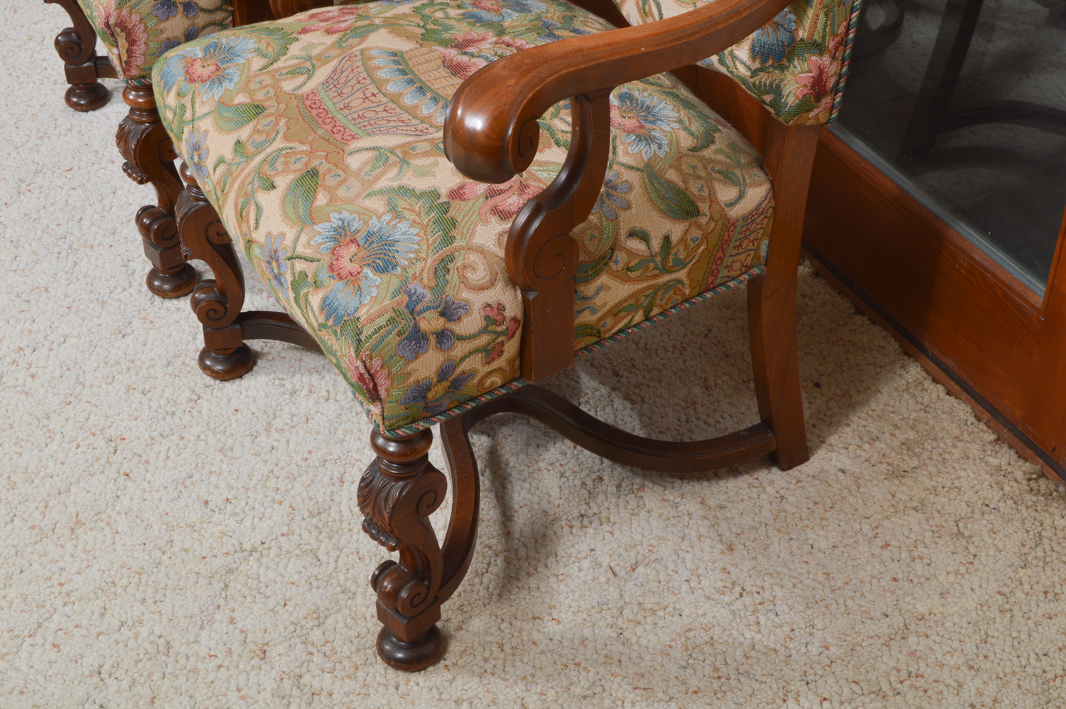 Jacobean Style Expandable Dining Room Table with Dining Chairs