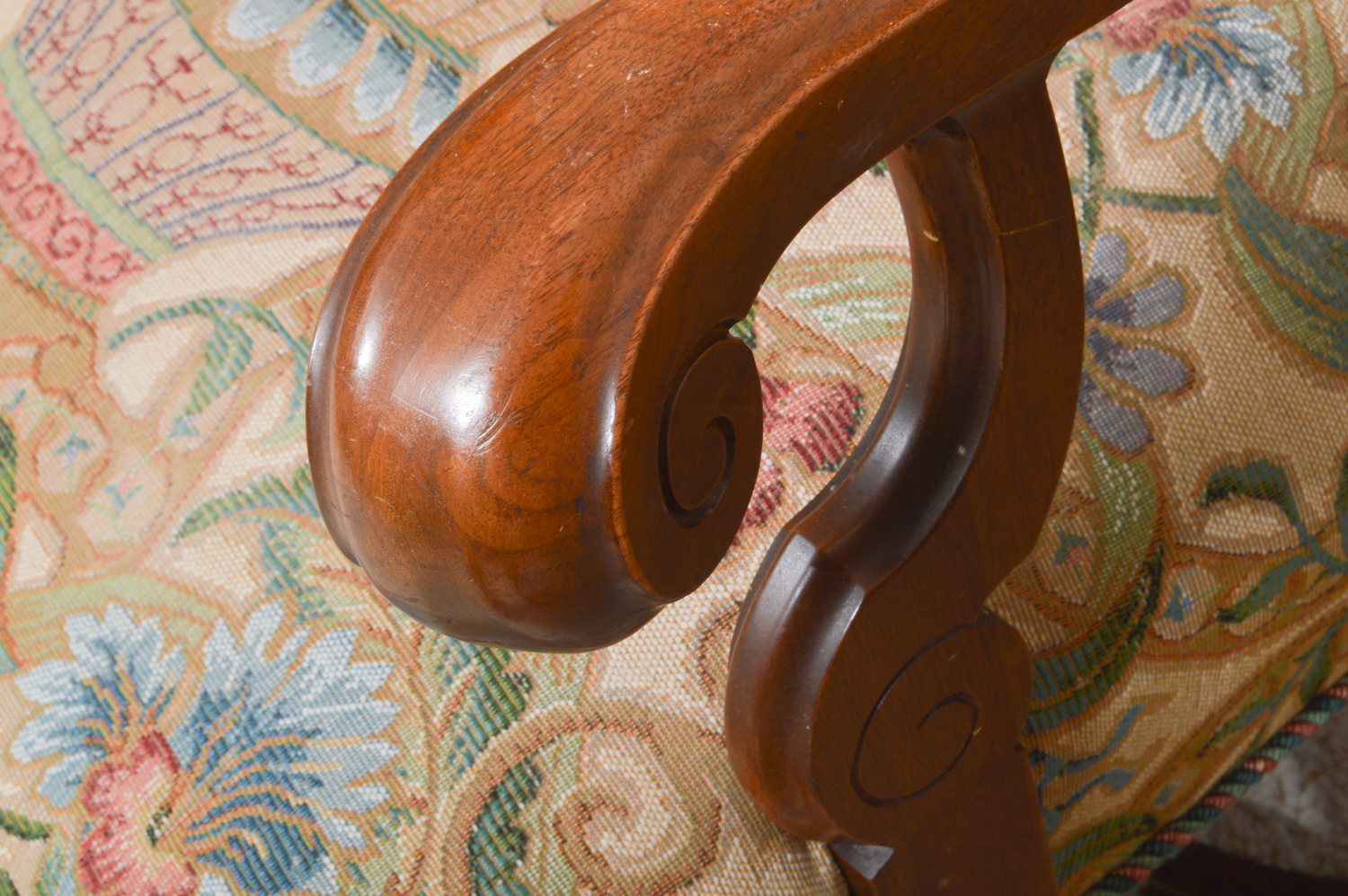 Jacobean Style Expandable Dining Room Table with Dining Chairs