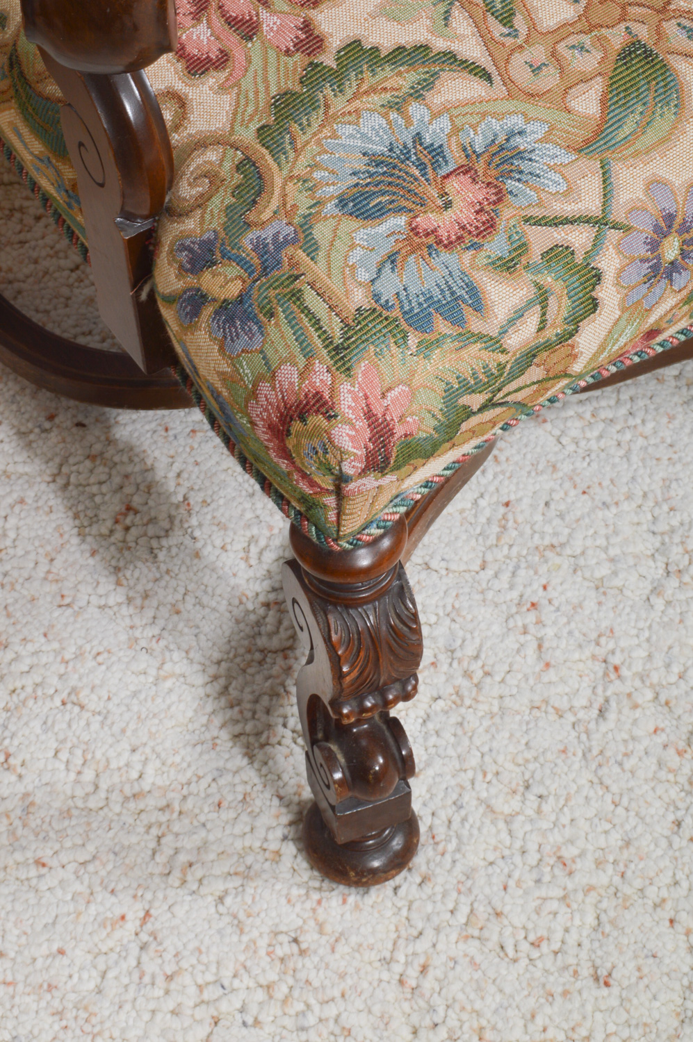 Jacobean Style Expandable Dining Room Table with Dining Chairs