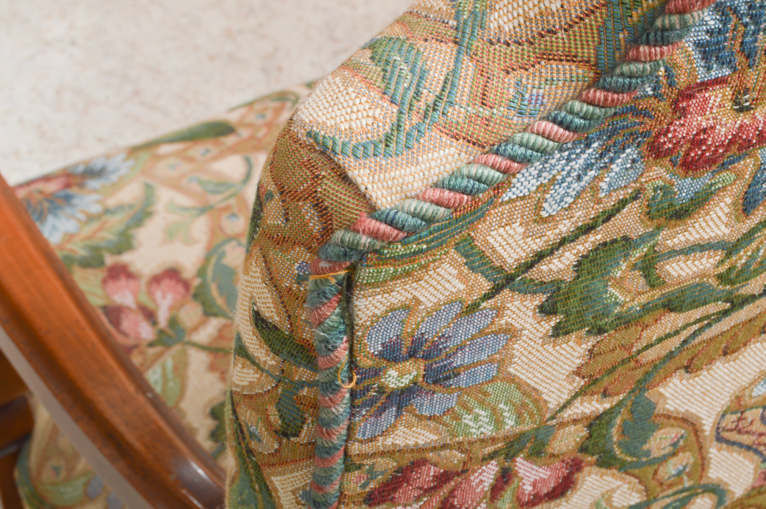 Jacobean Style Expandable Dining Room Table with Dining Chairs