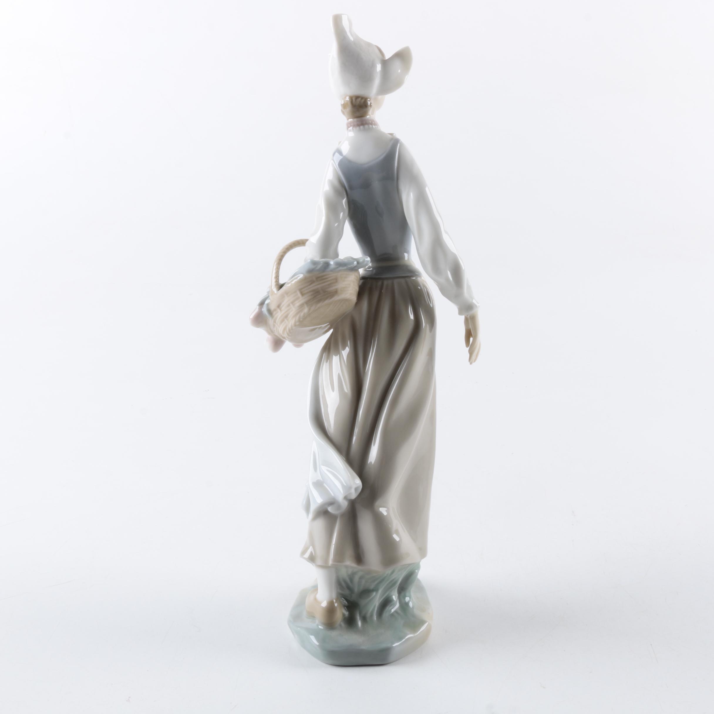 Lladró "Genteel Dutch Girl" Figurine