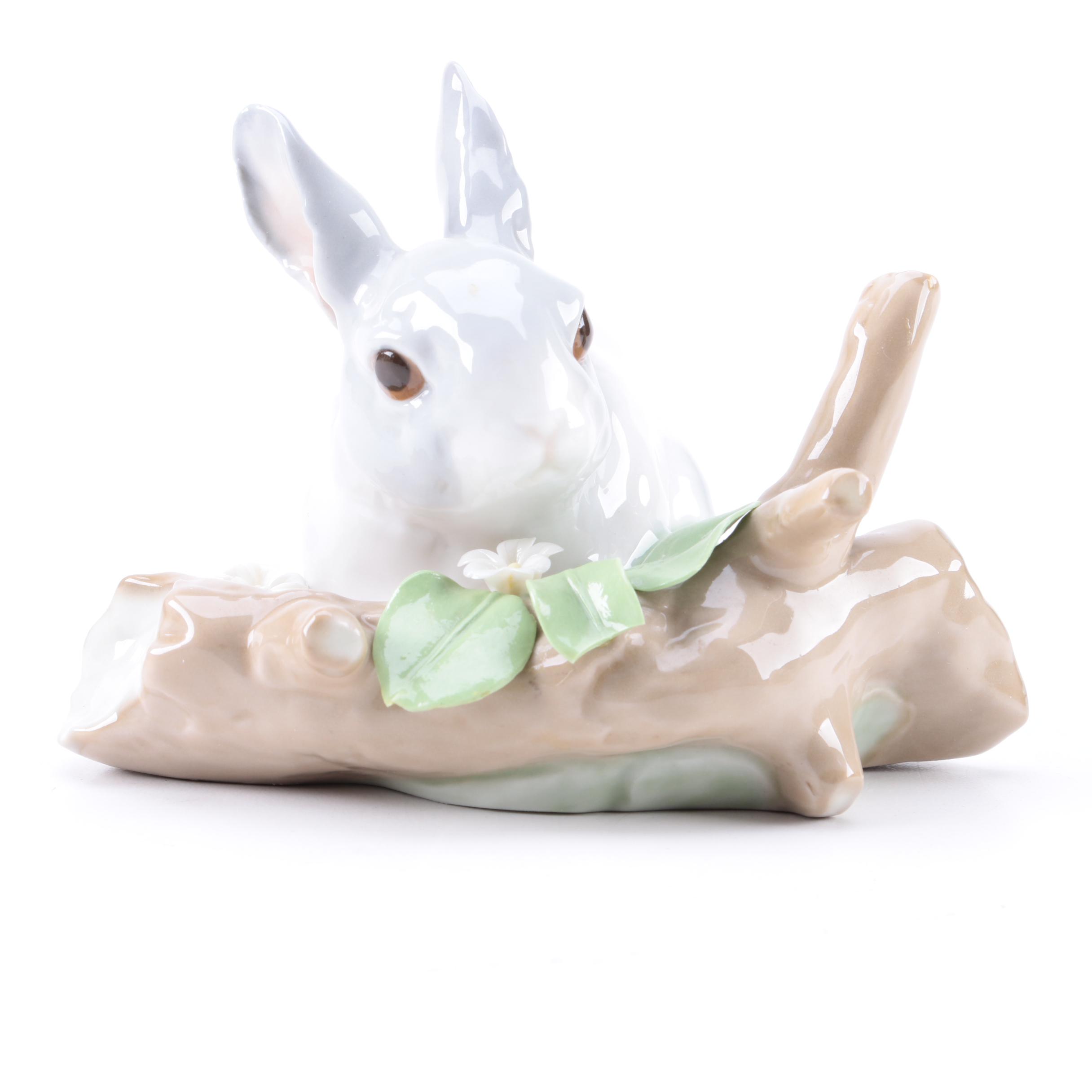 Lladró Porcelain "Bunny Rabbit Eating" Figurine