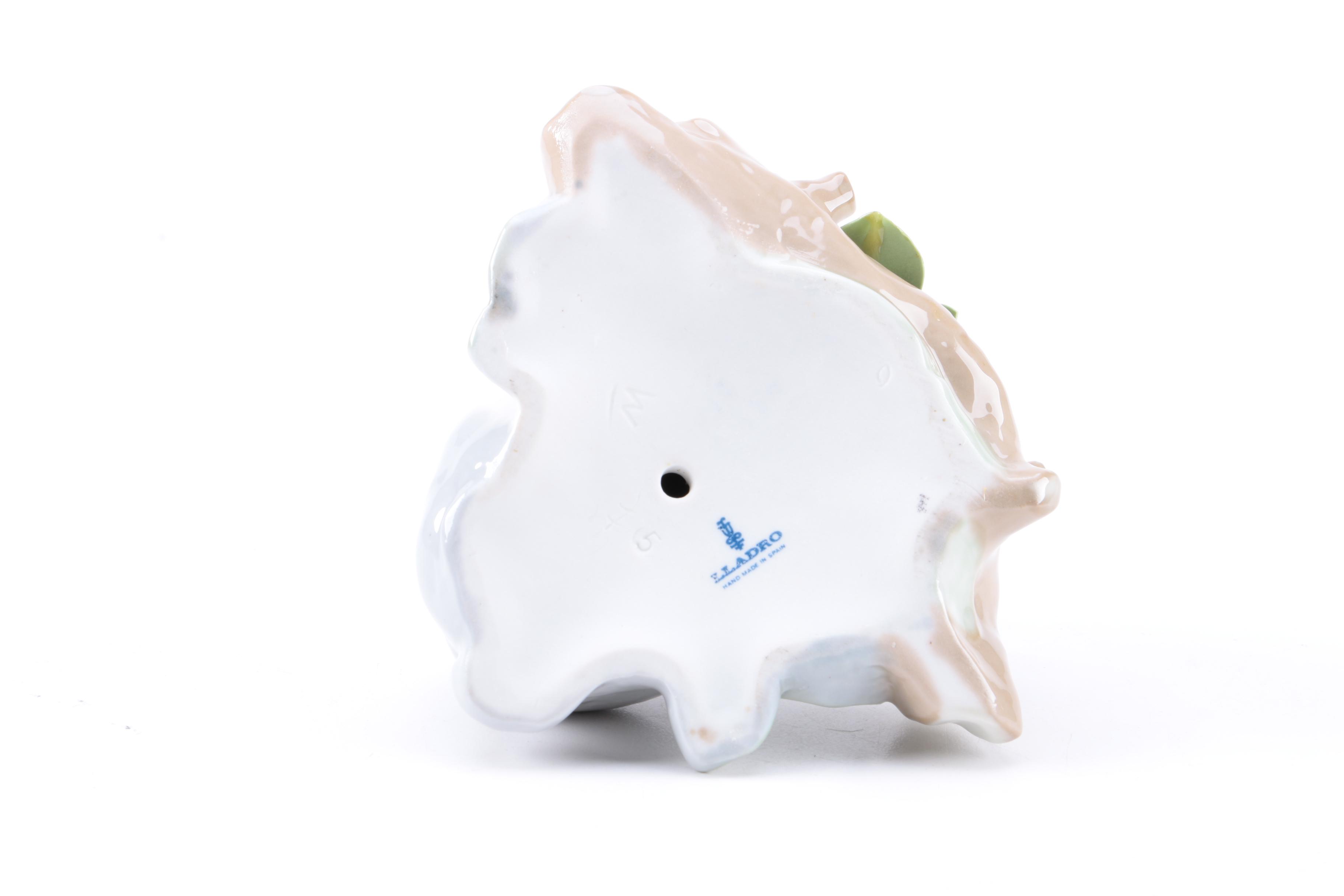 Lladró Porcelain "Bunny Rabbit Eating" Figurine