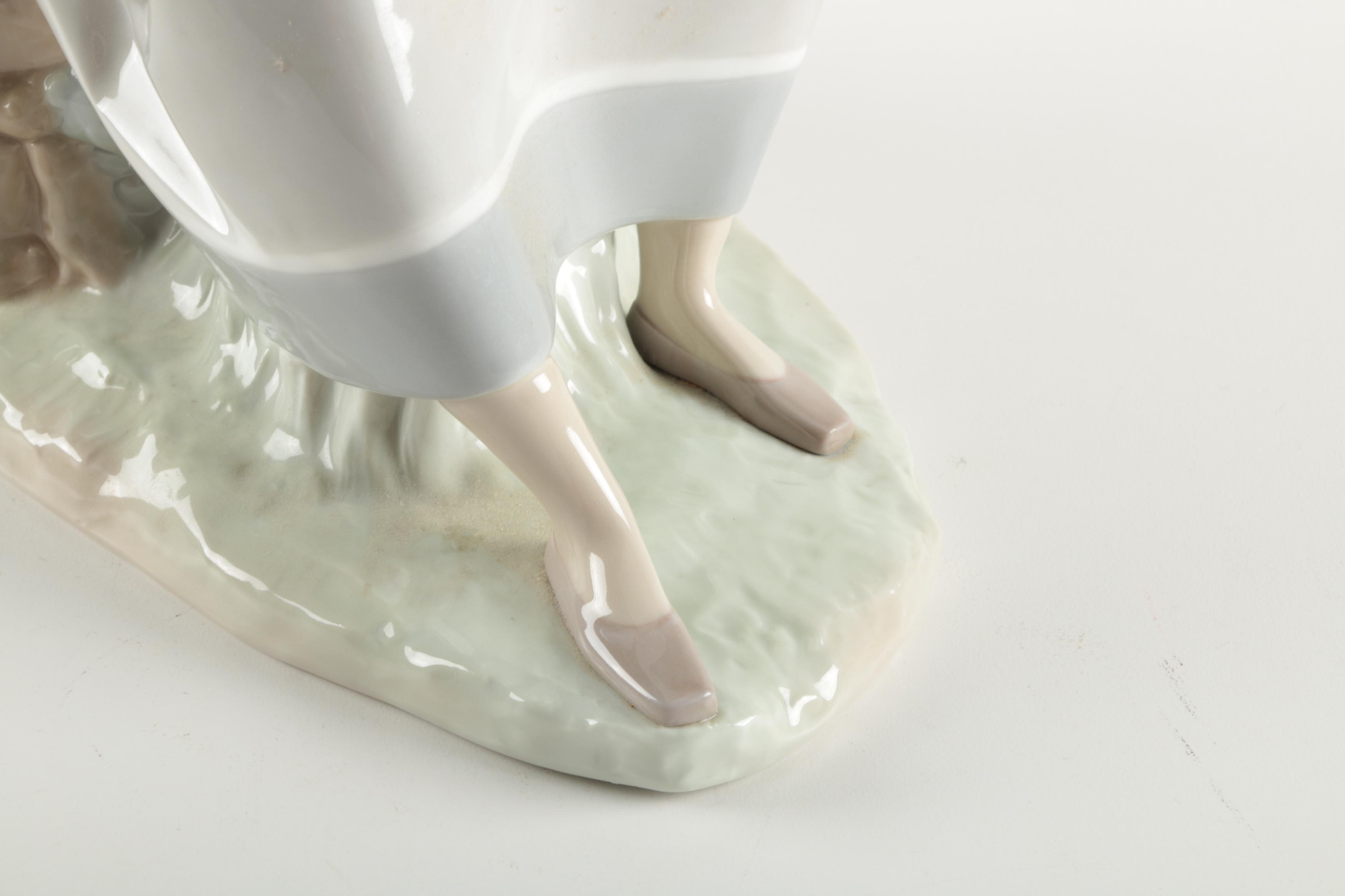 Vintage Lladró "Mother" Figurine