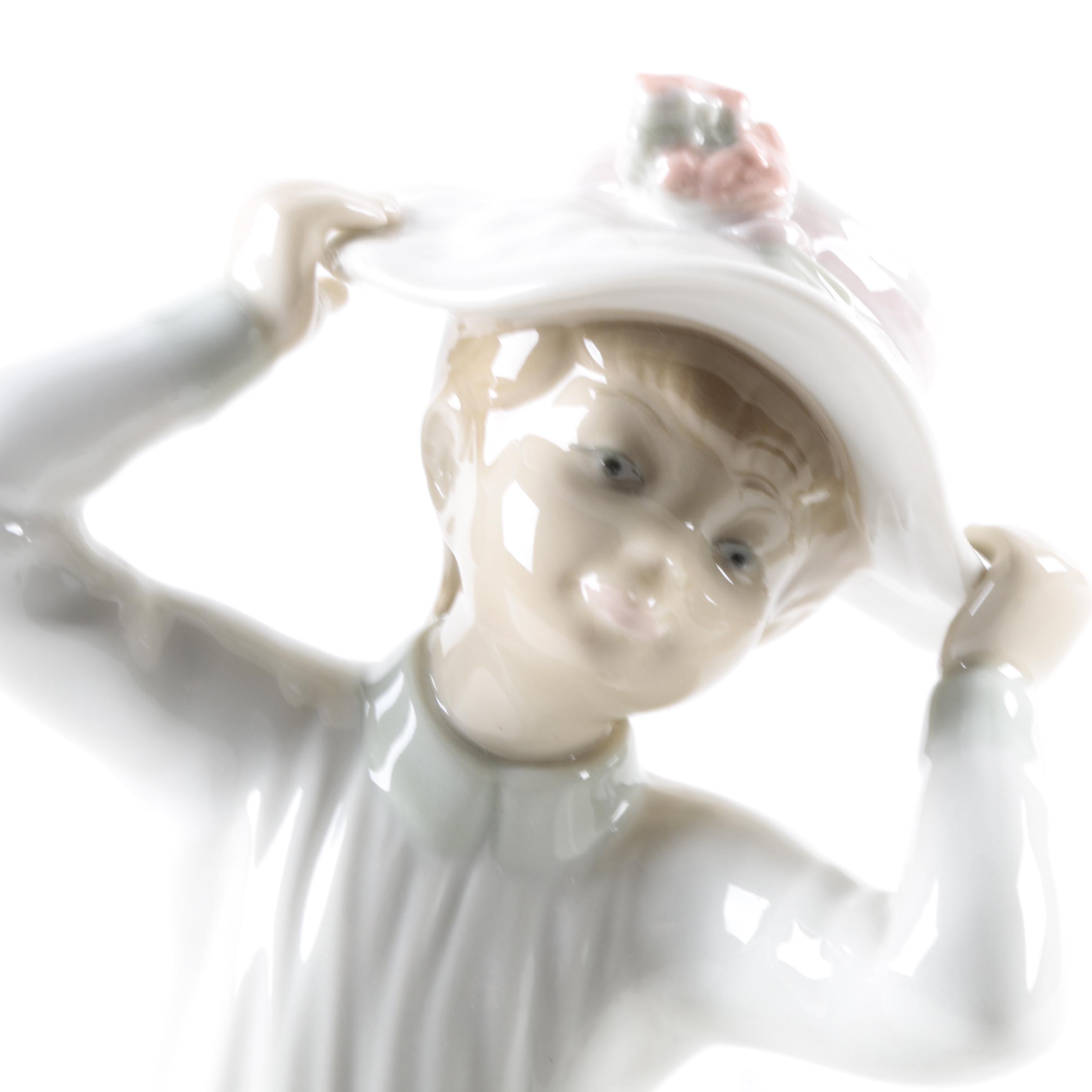 LLadro "Girl with Hat Bonnet