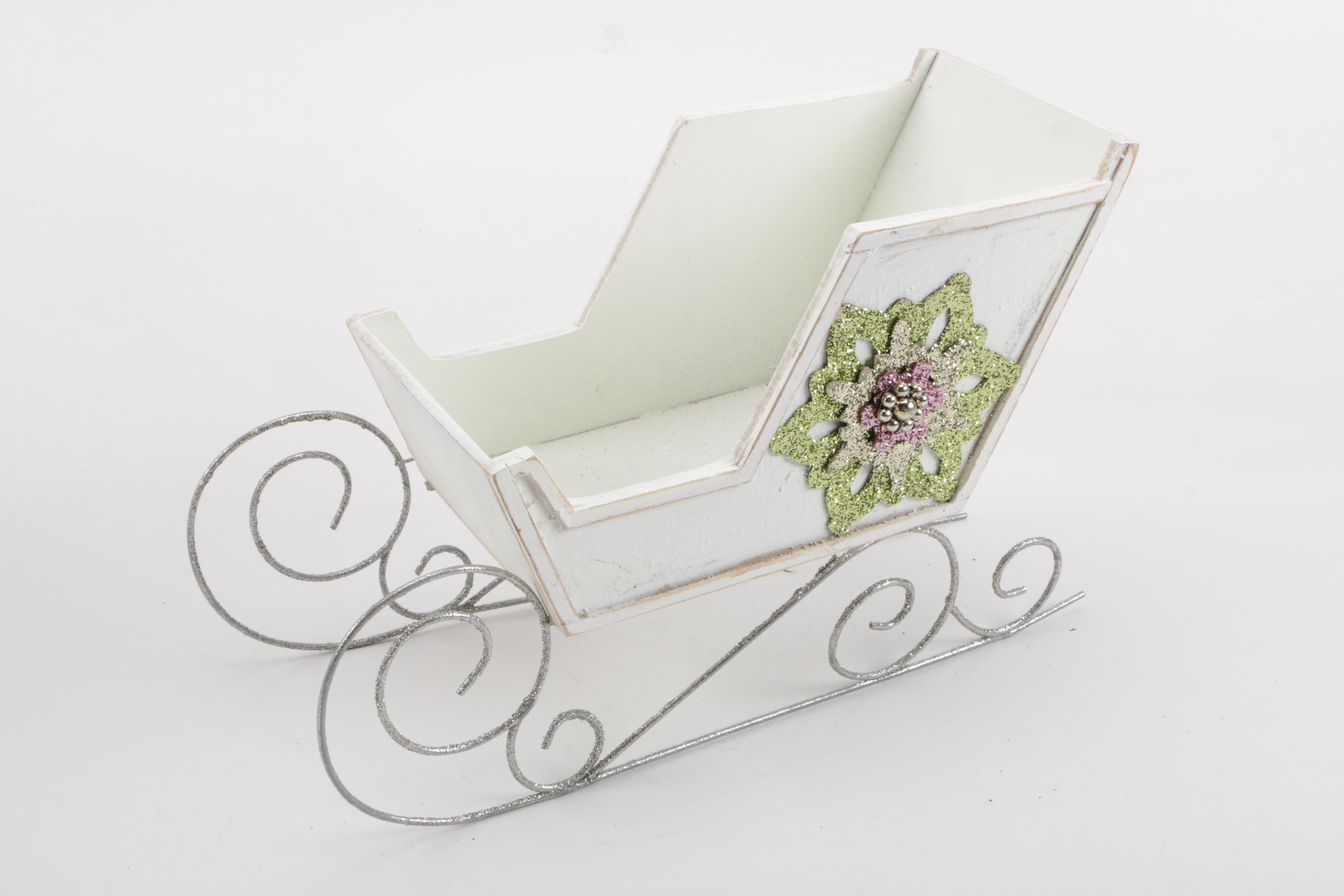 Gold Metallic Wreath and Wooden Decorative Sleds