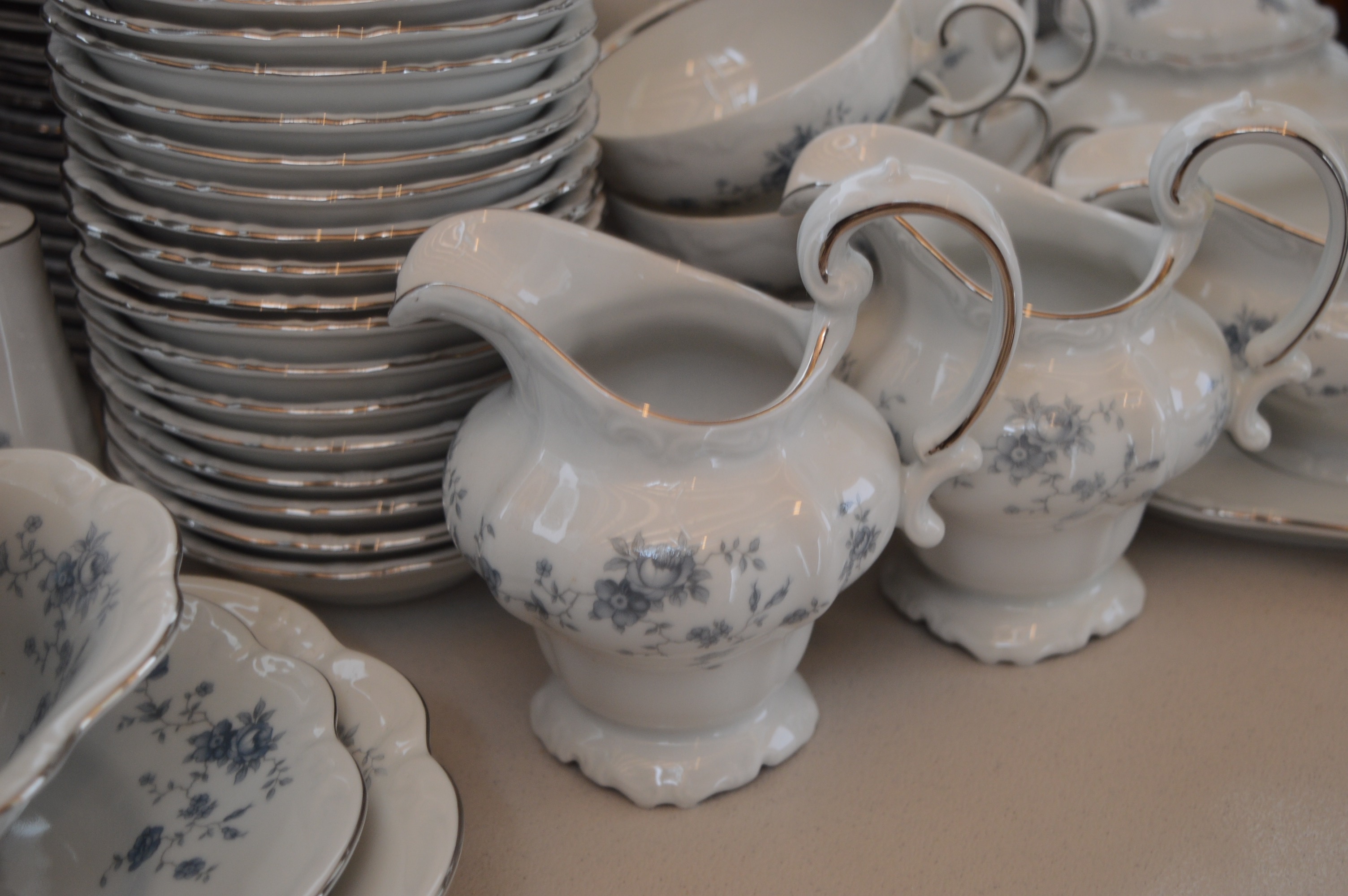 Haviland "Bue Garland" China