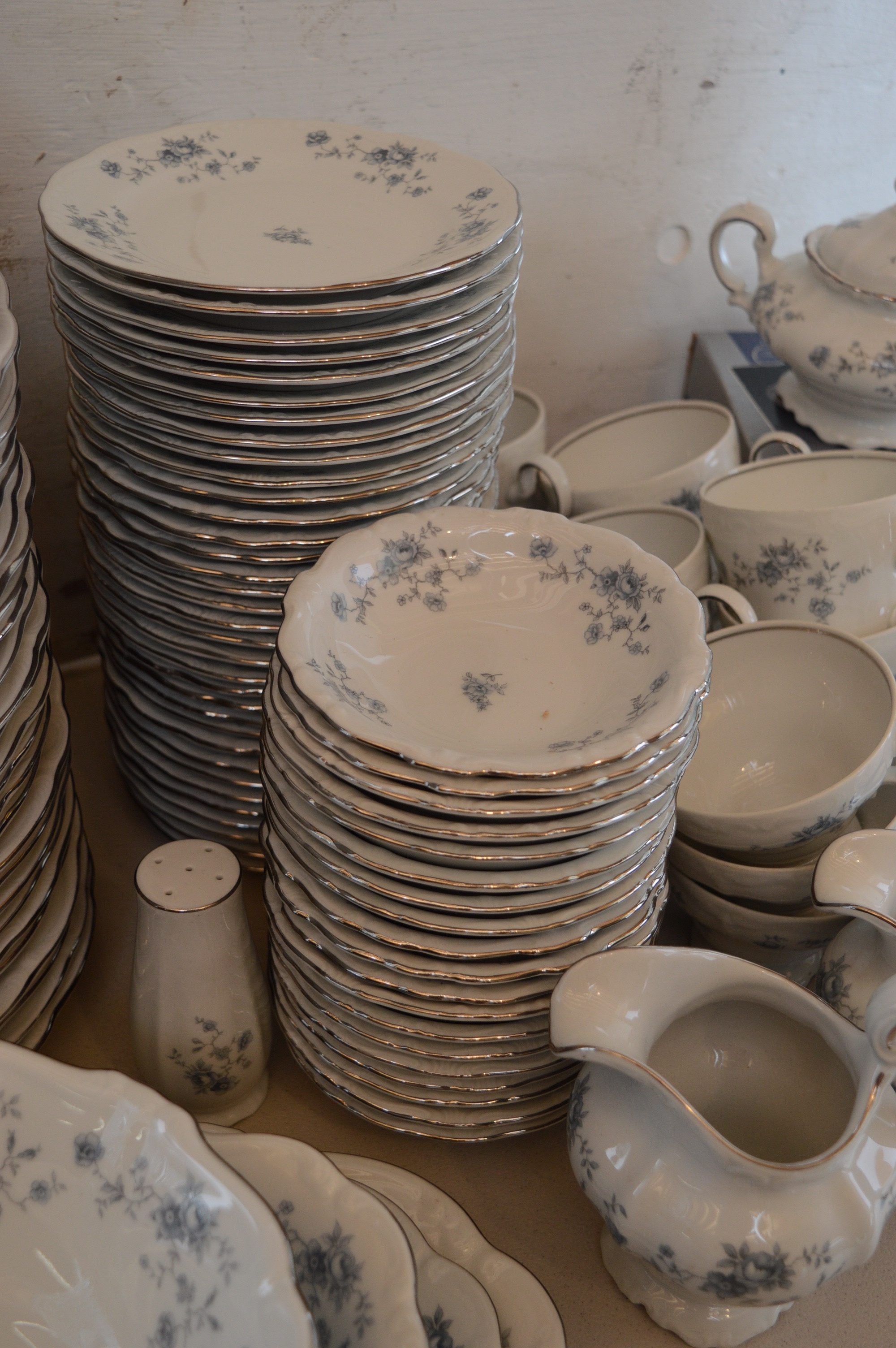 Haviland "Bue Garland" China